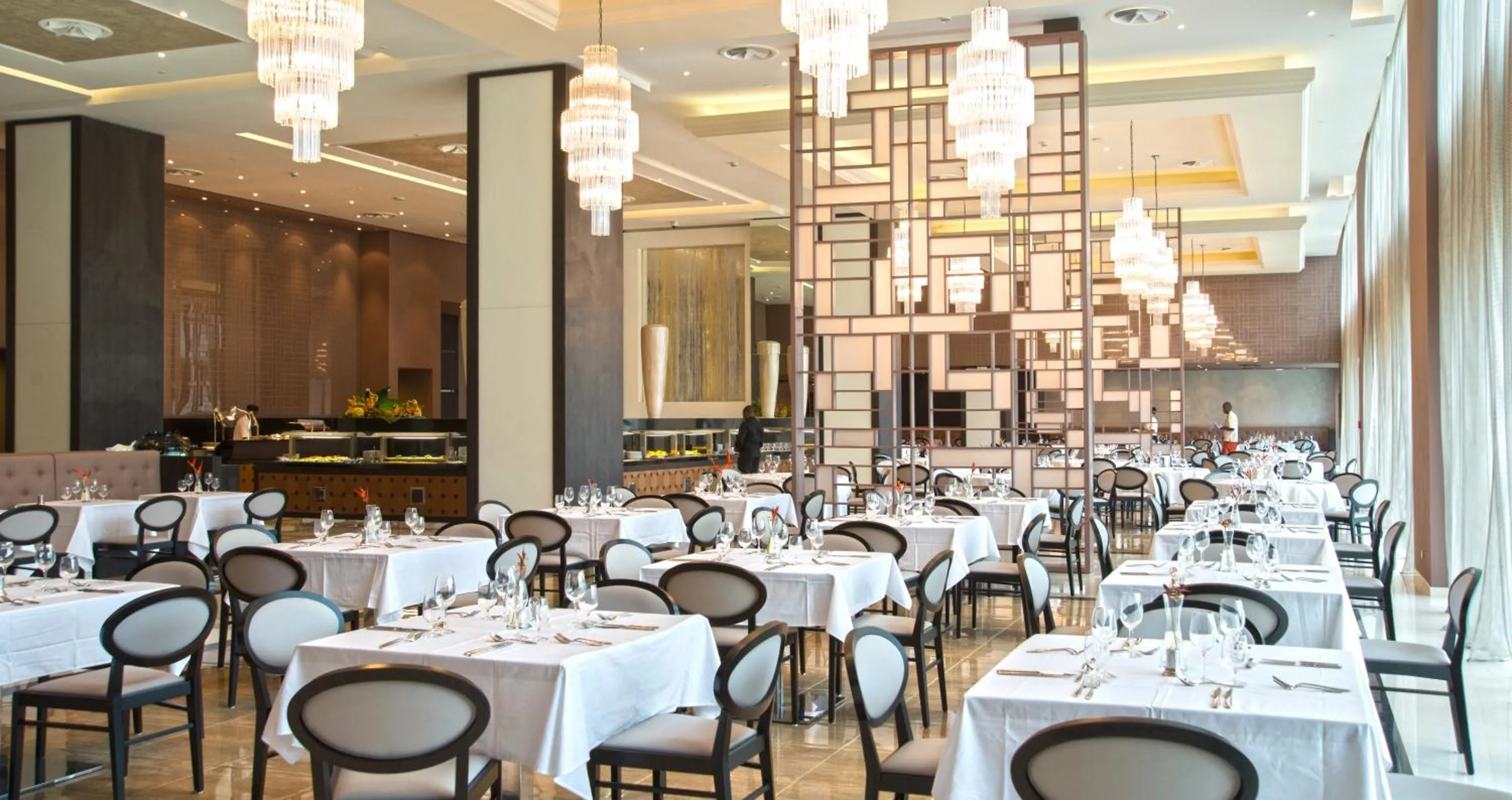 Restaurant/places to eat in Grand Hotel Djibloho