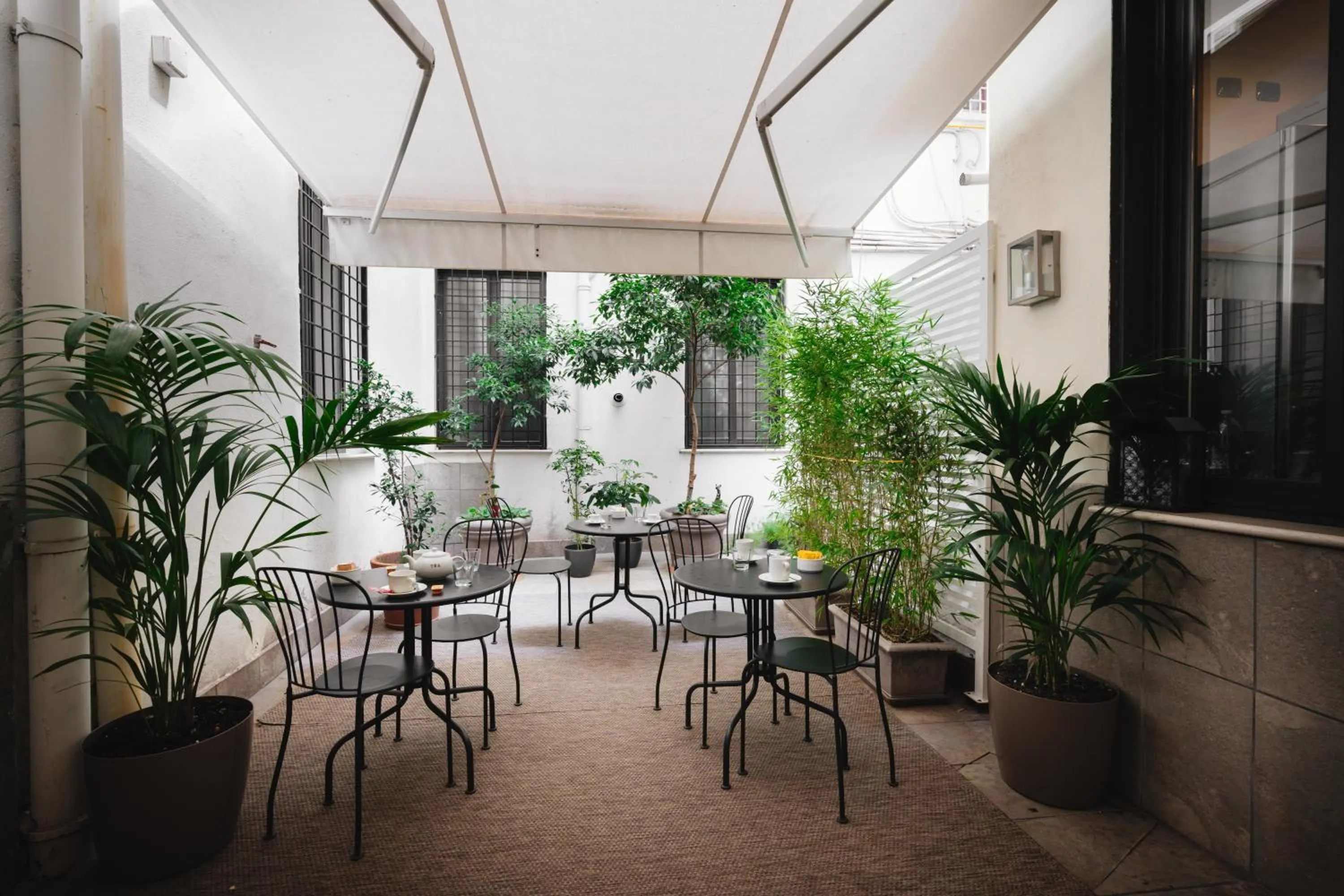 Restaurant/places to eat in Deseo Home