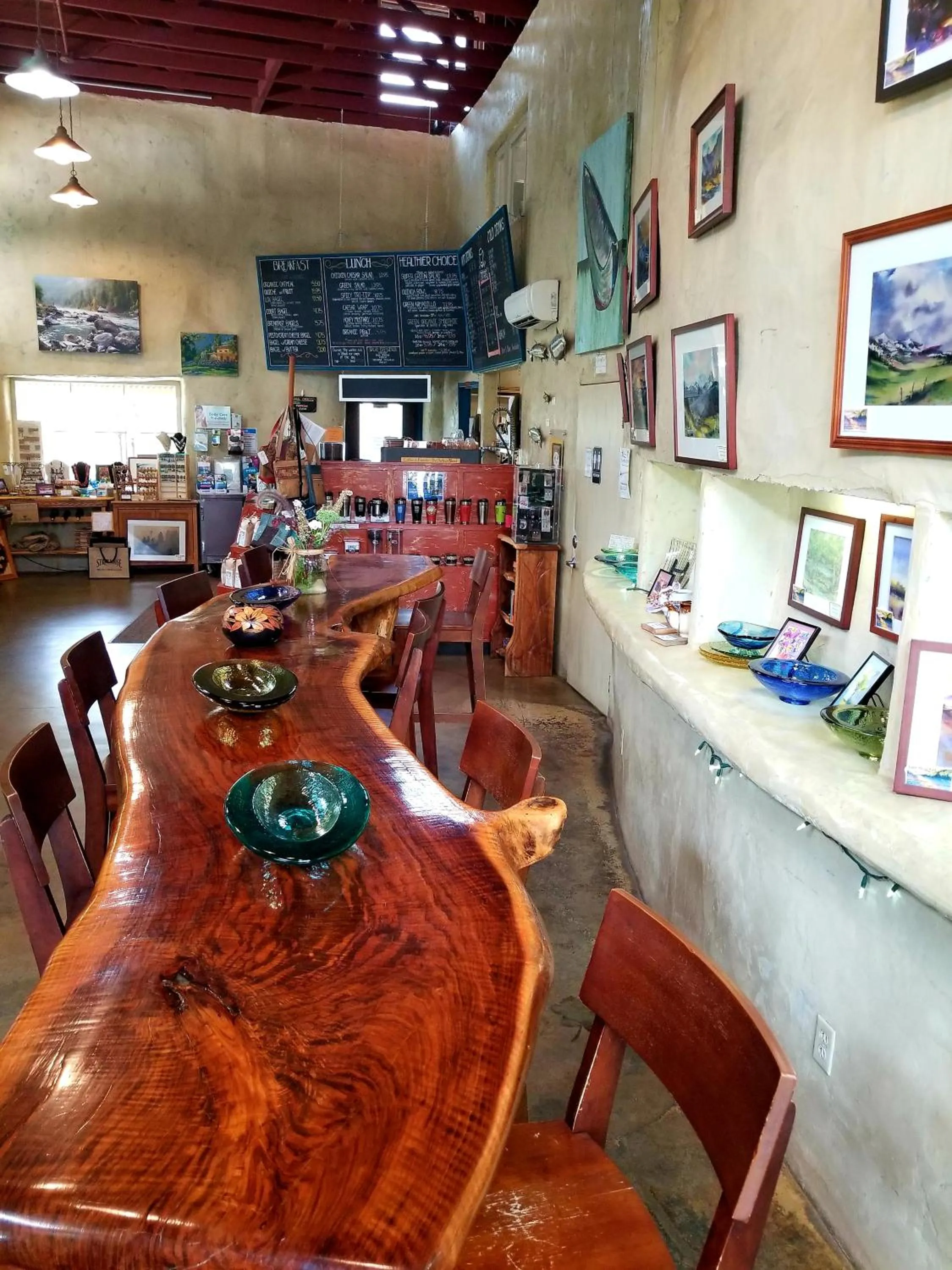 Restaurant/places to eat in Strawhouse Resorts