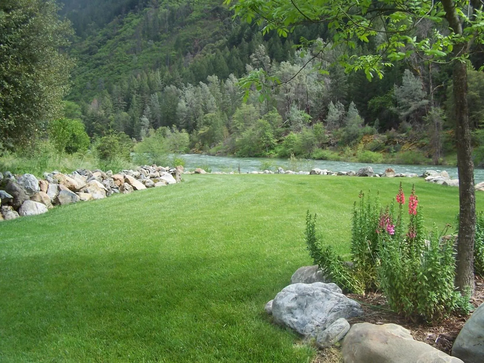 Property building in Strawhouse Resorts