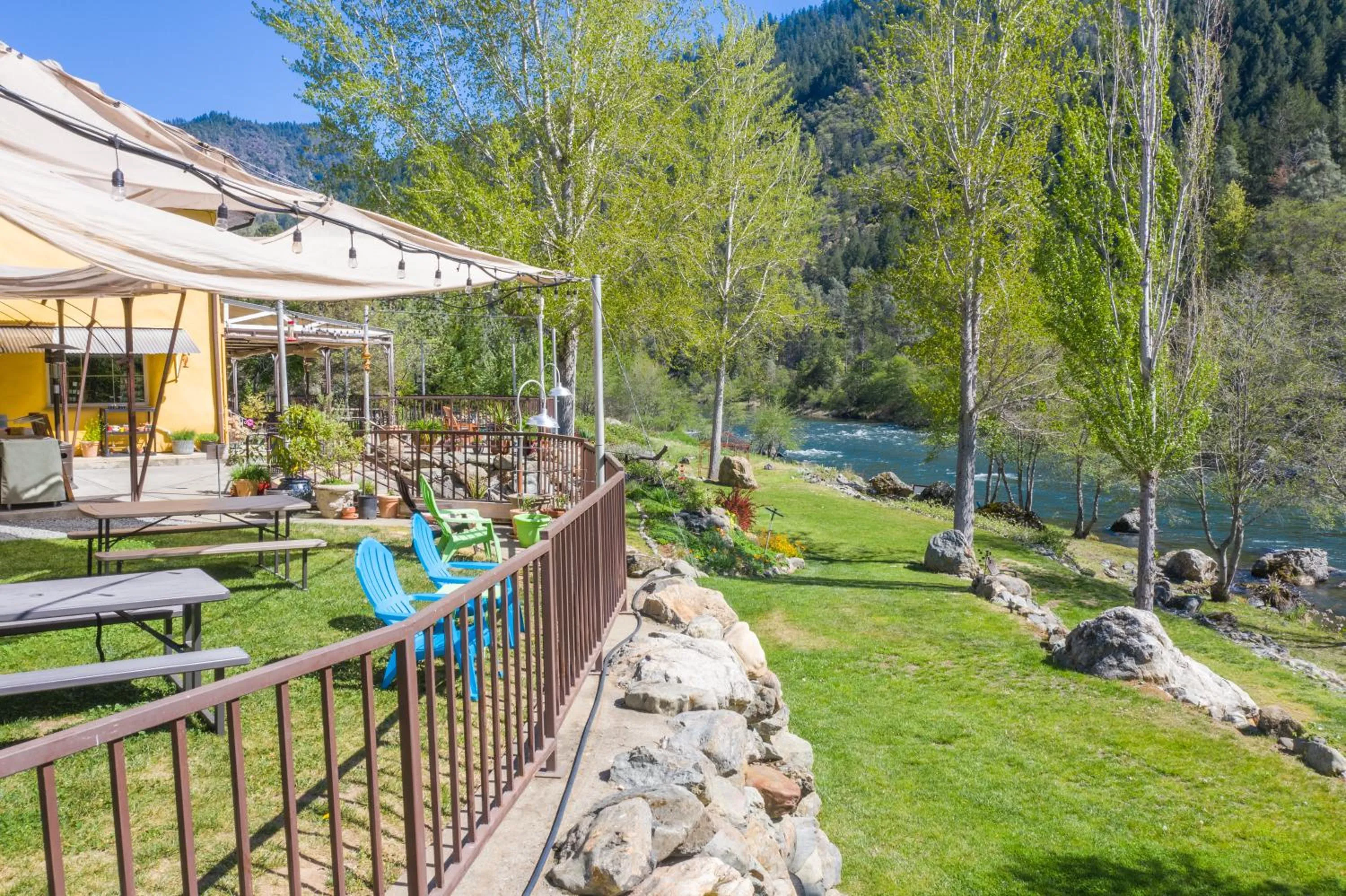 Property building in Strawhouse Resorts