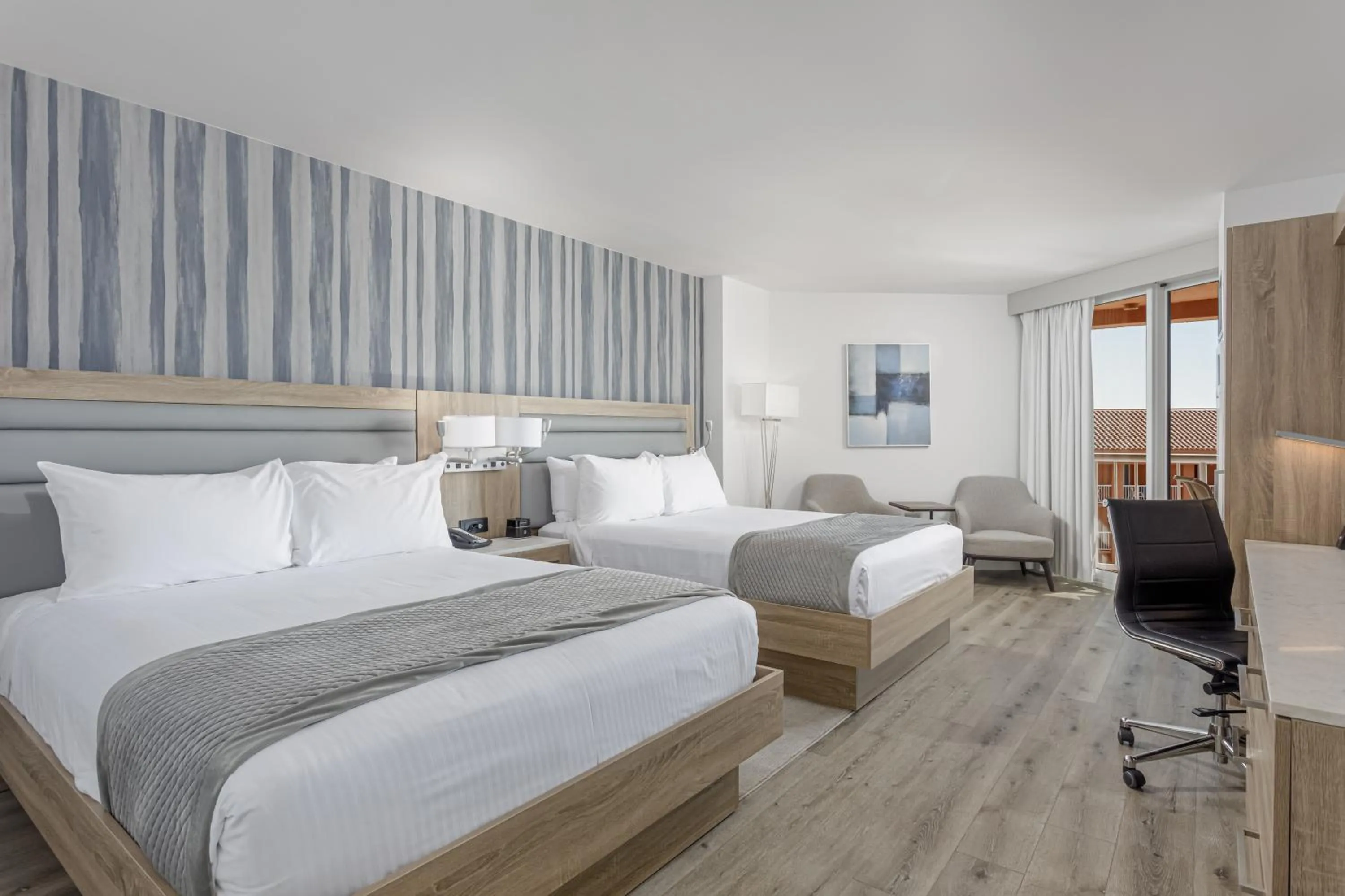 Photo of the whole room, Bed in Perdido Beach Resort