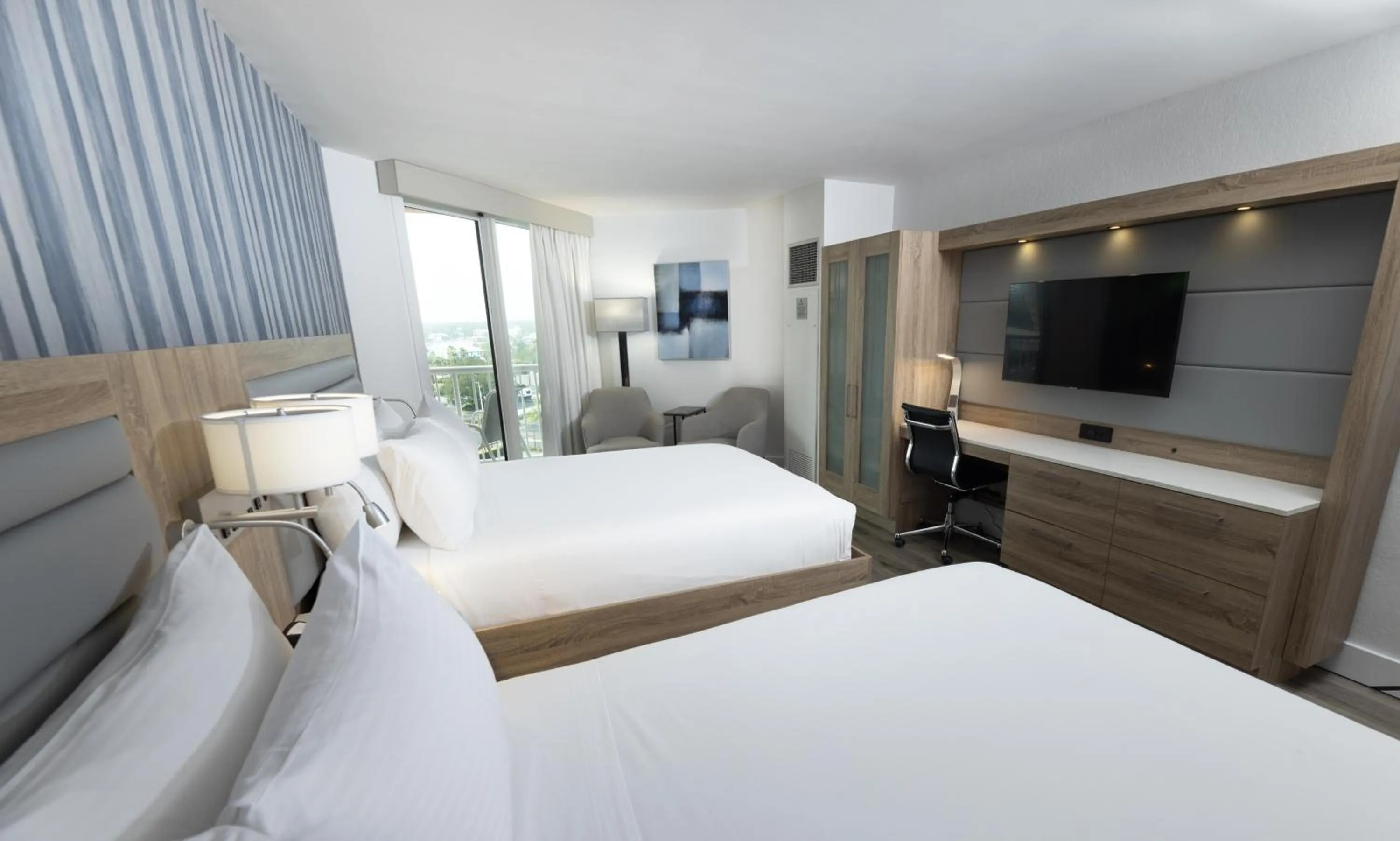 Photo of the whole room, Bed in Perdido Beach Resort