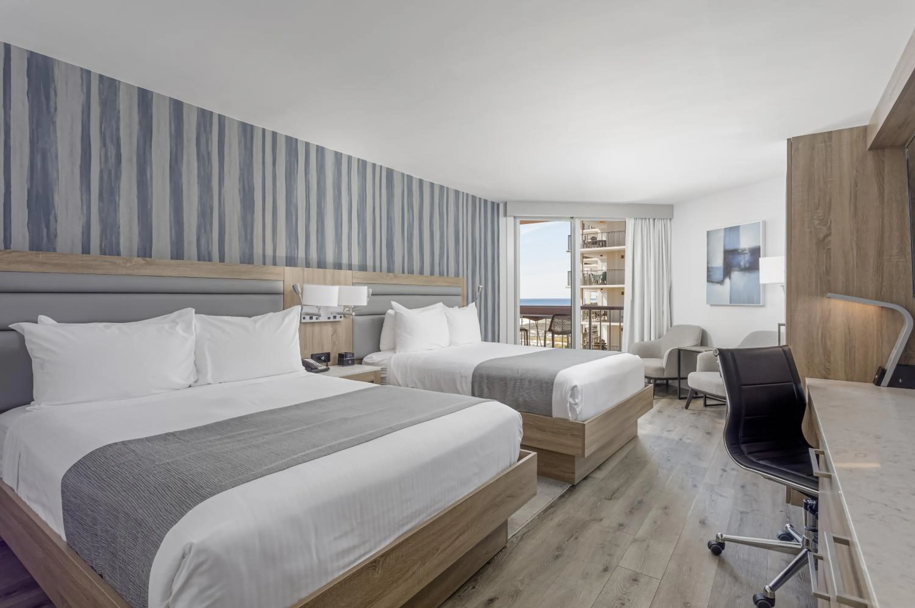 Photo of the whole room, Bed in Perdido Beach Resort