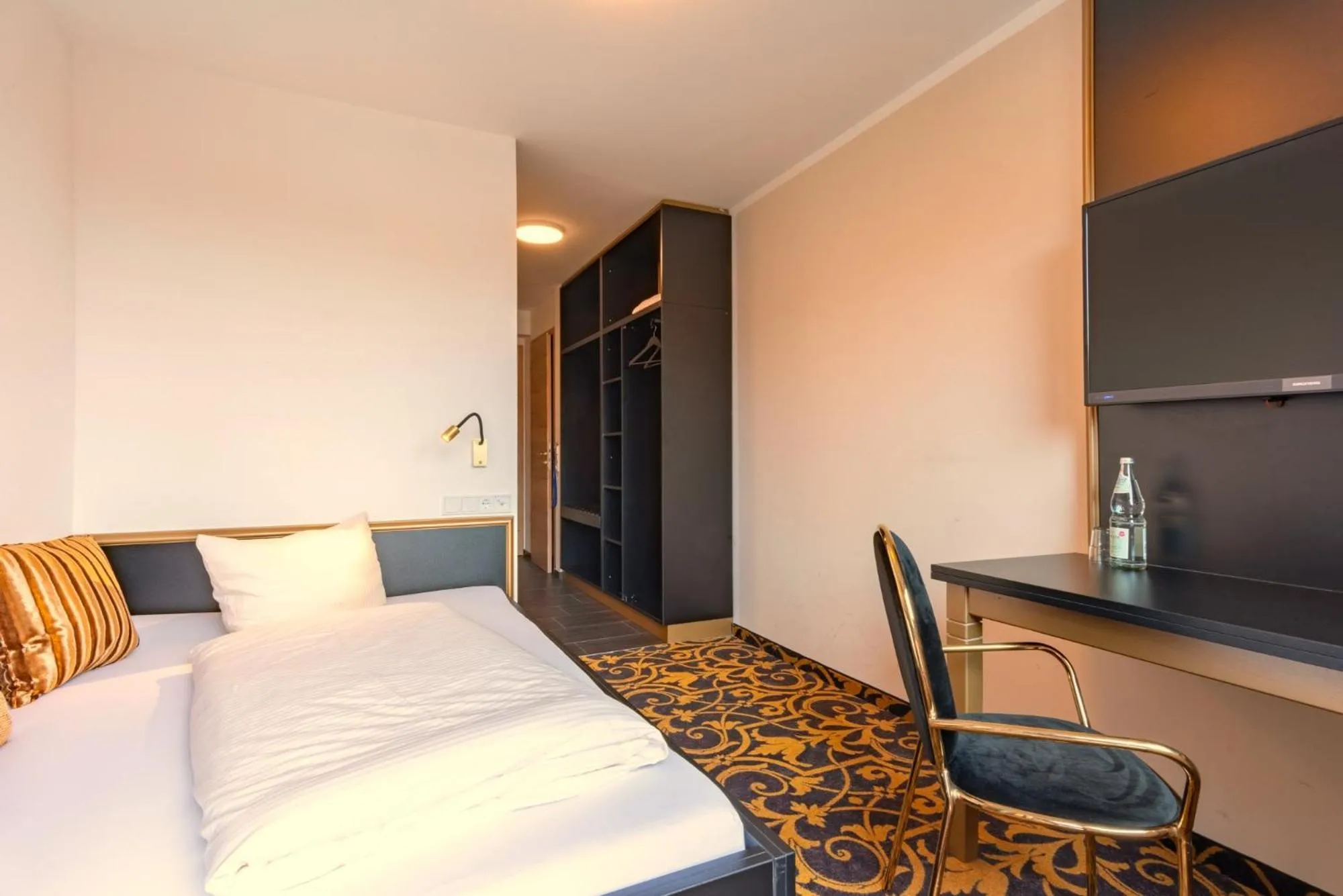 Photo of the whole room, Bed in Hotel Wurzer