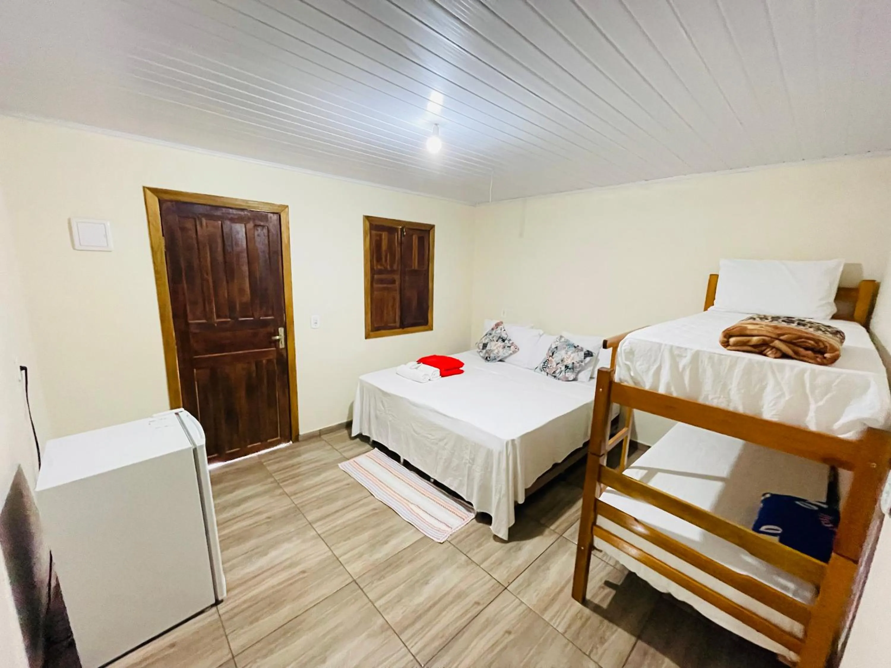 Photo of the whole room, Bed in Pousada Aquarela