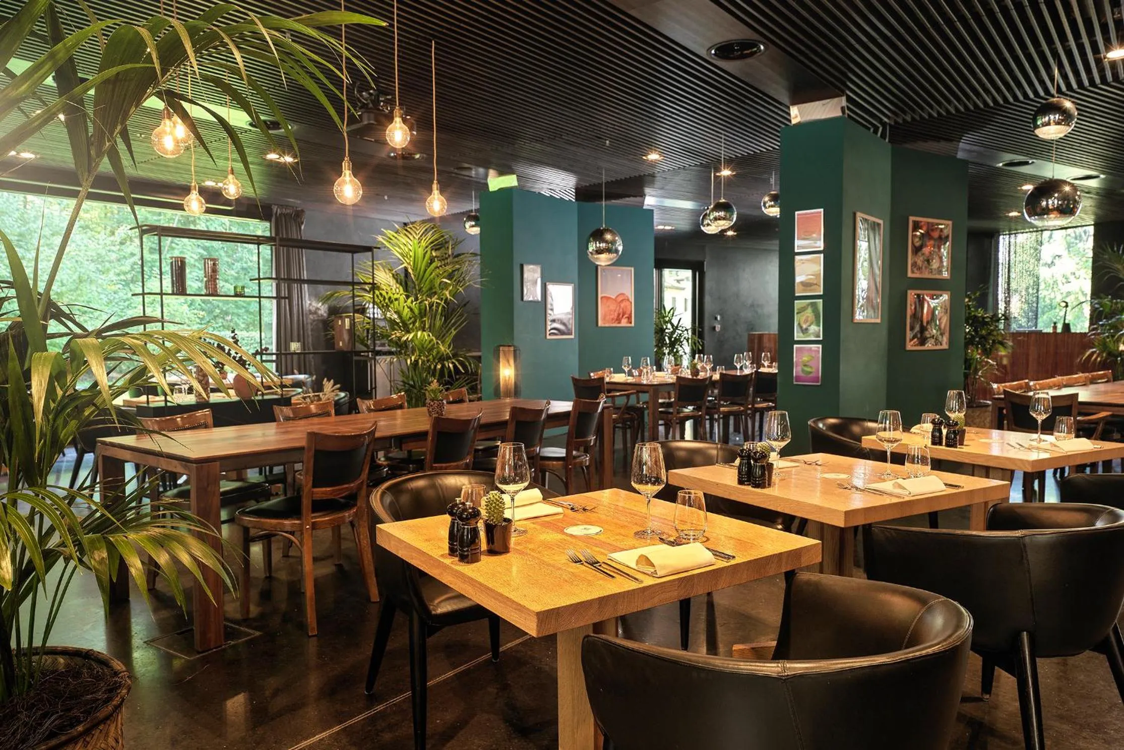 Restaurant/places to eat in City Garden Hotel