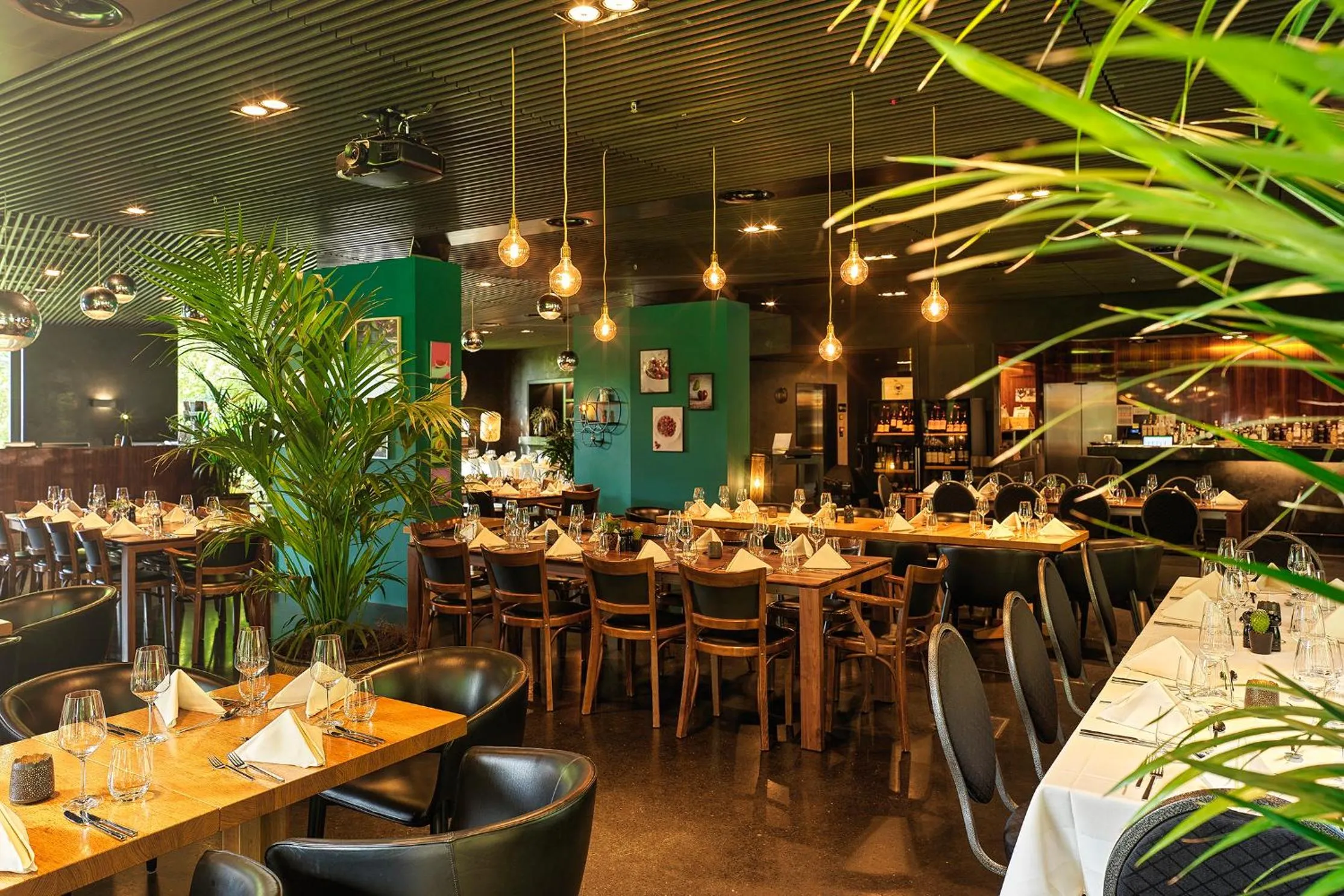 Restaurant/places to eat in City Garden Hotel