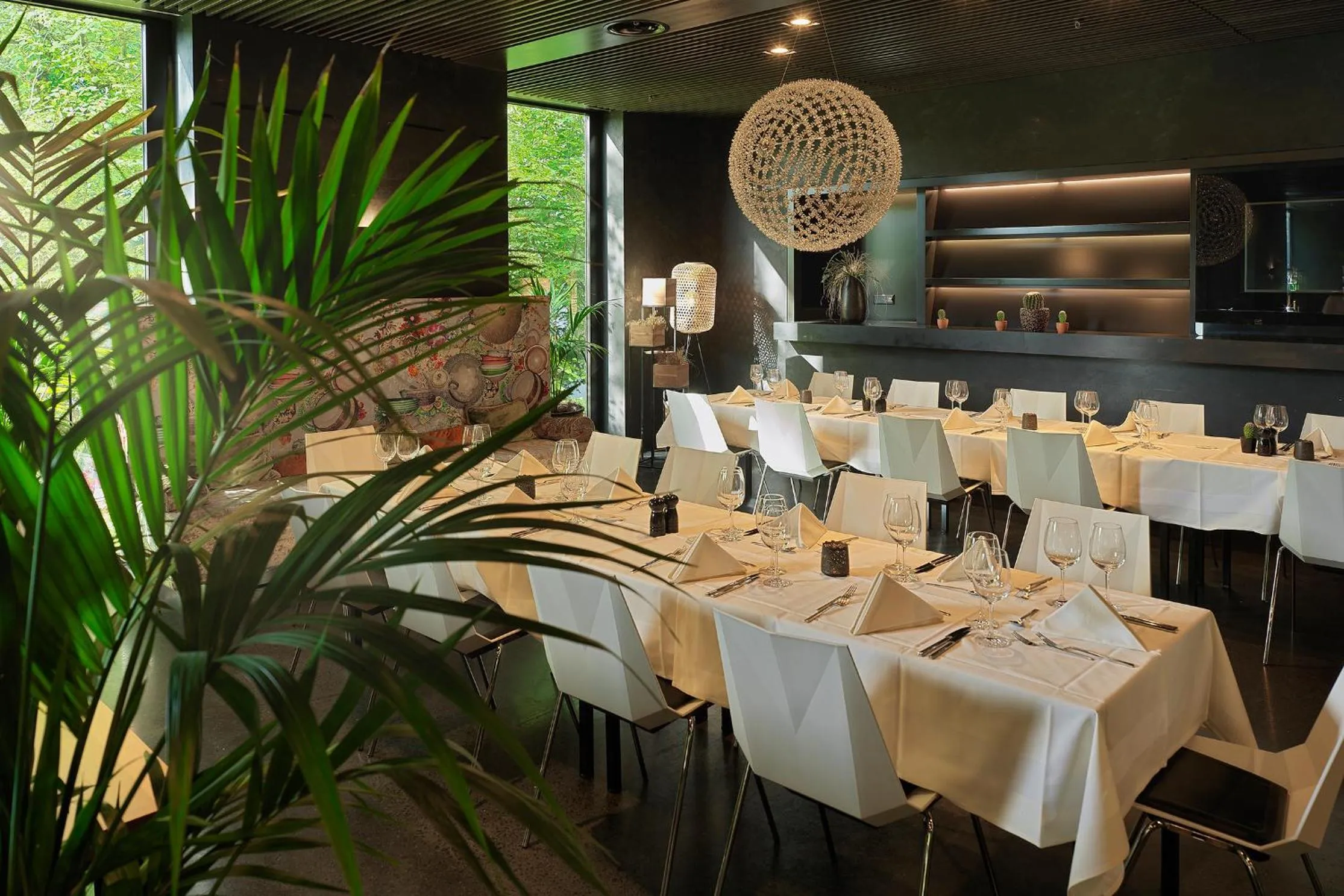 Restaurant/places to eat in City Garden Hotel