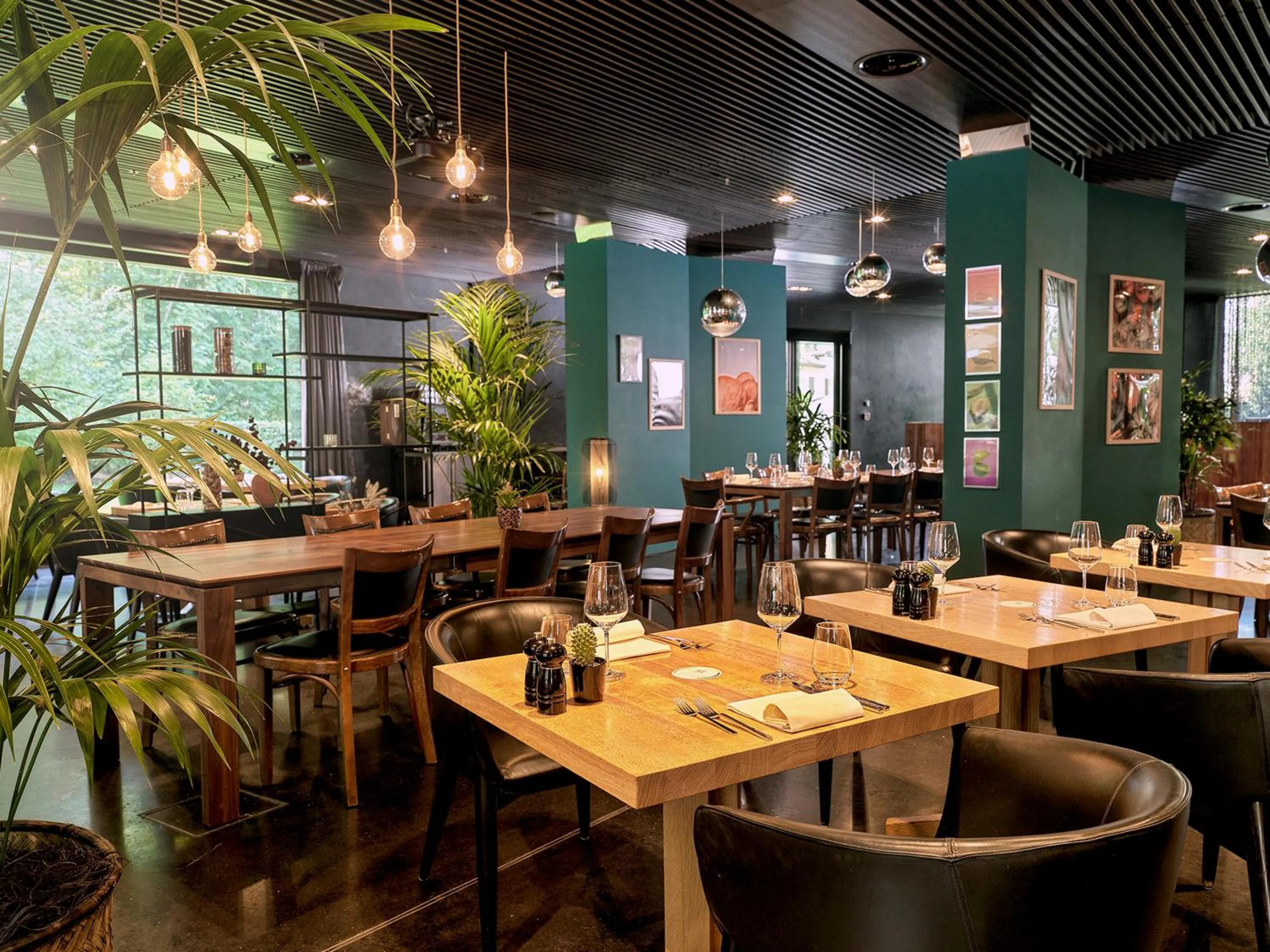 Restaurant/places to eat in City Garden Hotel