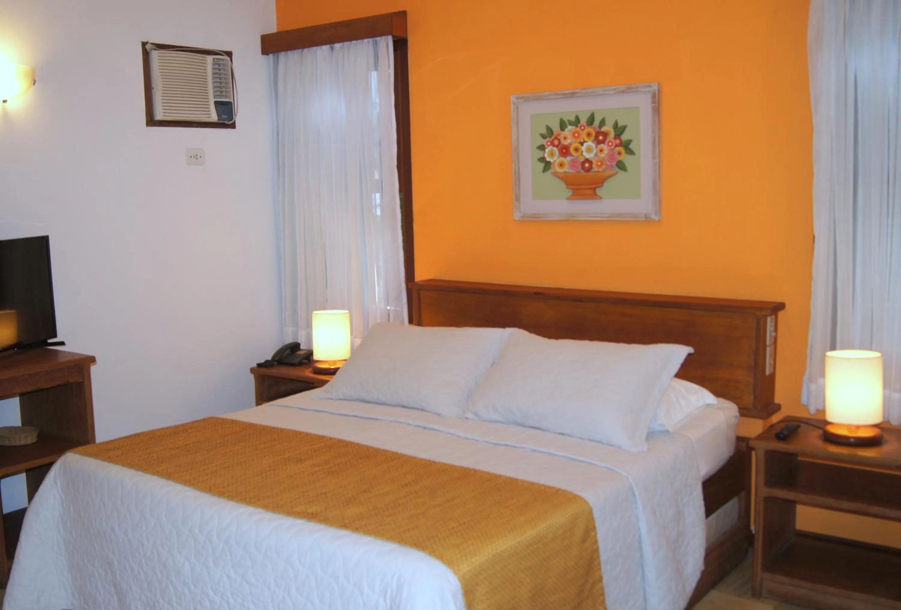 Photo of the whole room, Bed in Pousada Paisagem