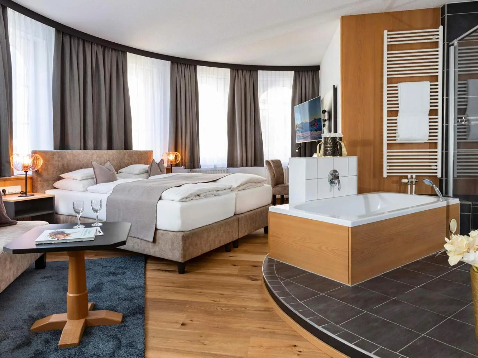 Photo of the whole room, Bed in Seiblishof Superior Hotel Ischgl