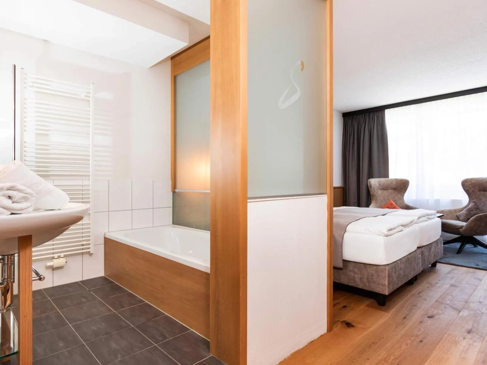 Bathroom, Bed in Seiblishof Superior Hotel Ischgl