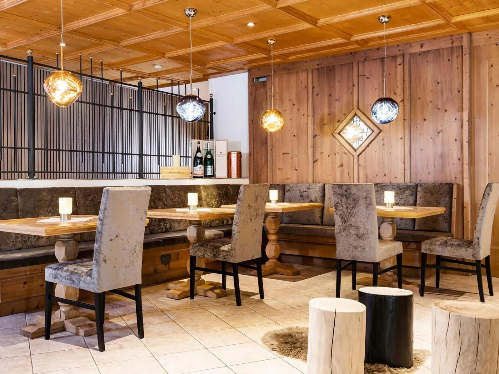 Library in Seiblishof Superior Hotel Ischgl