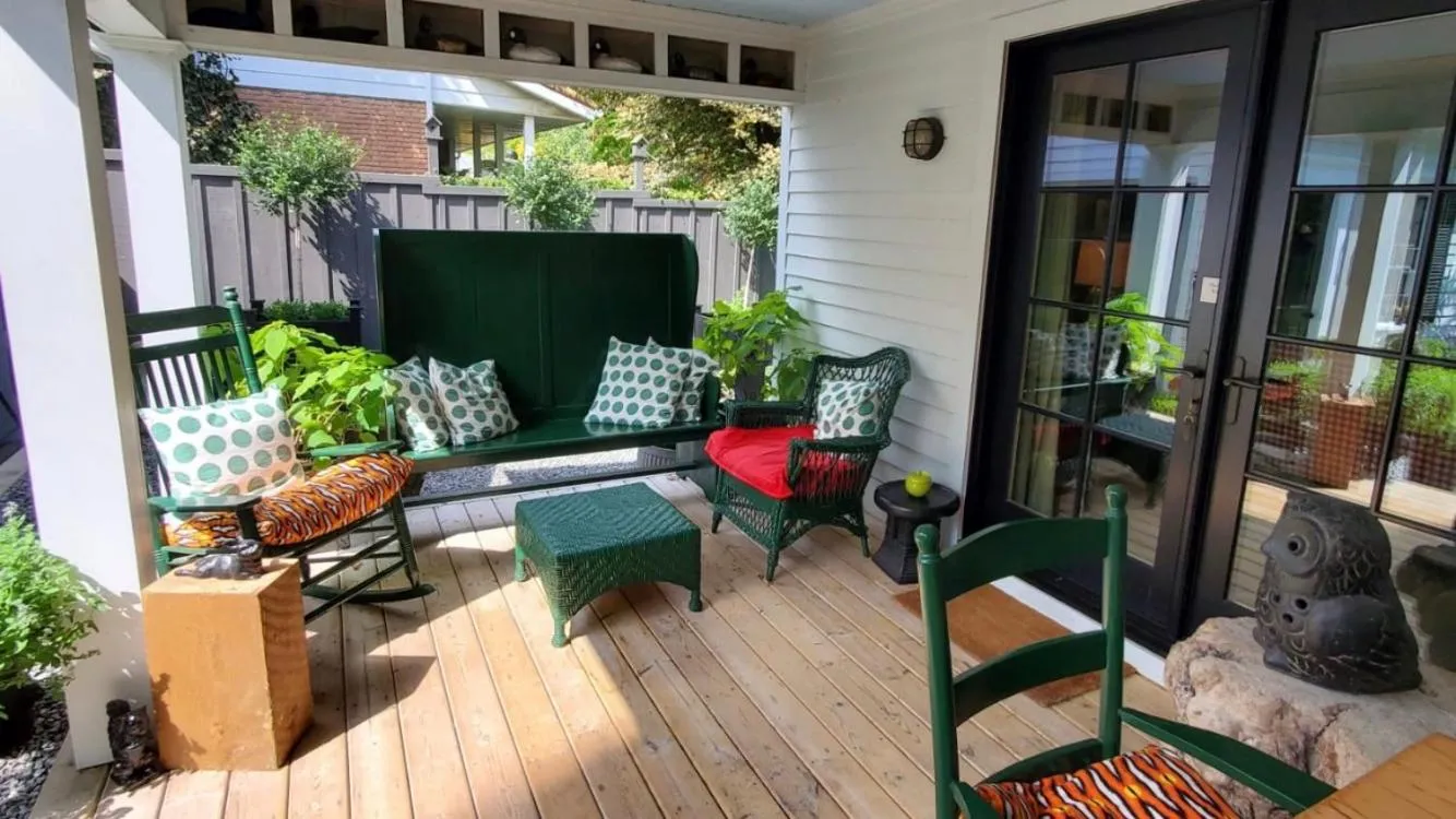 Seating area in Dot's Landing Garden Room