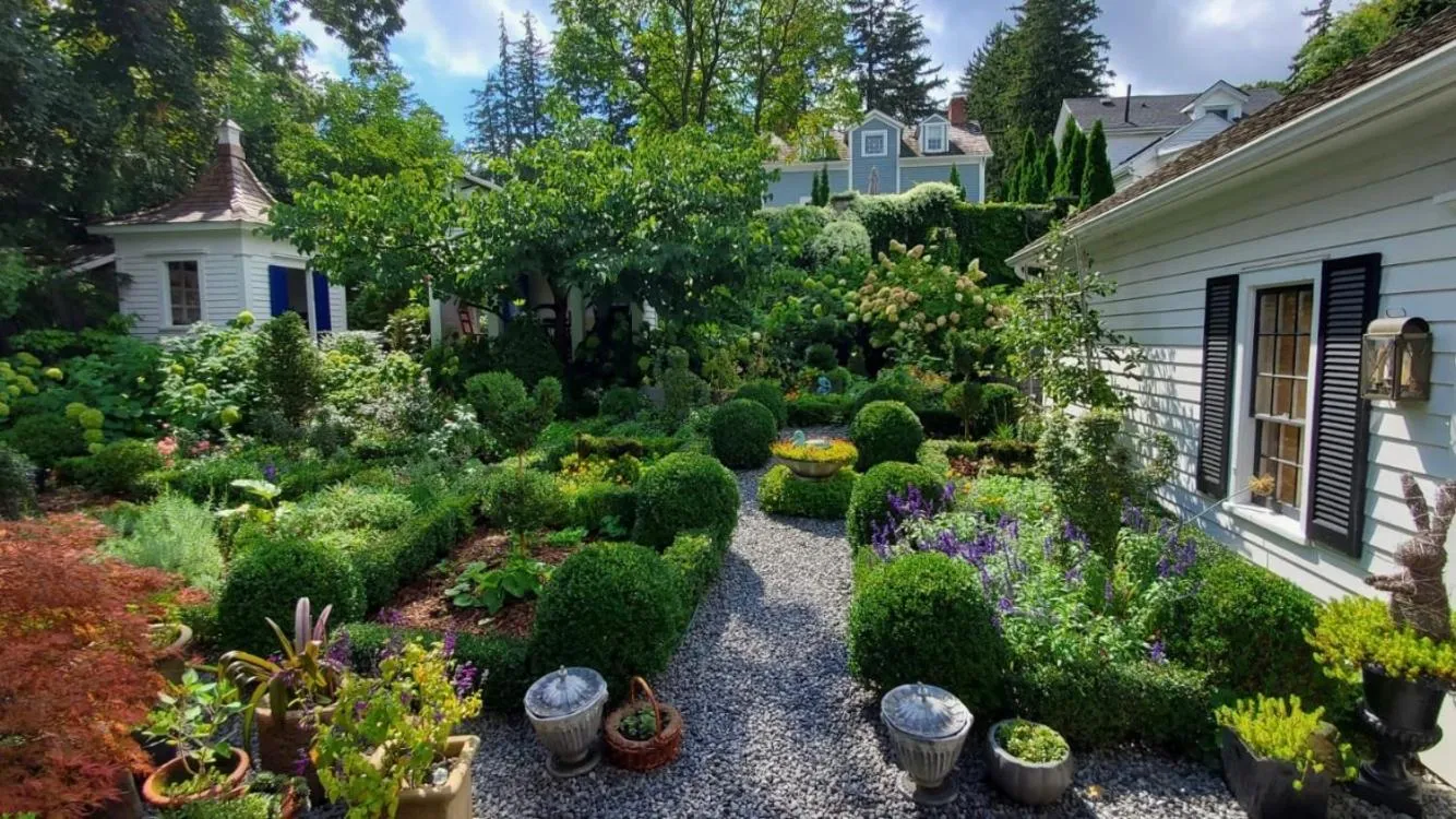 Garden in Dot's Landing Garden Room