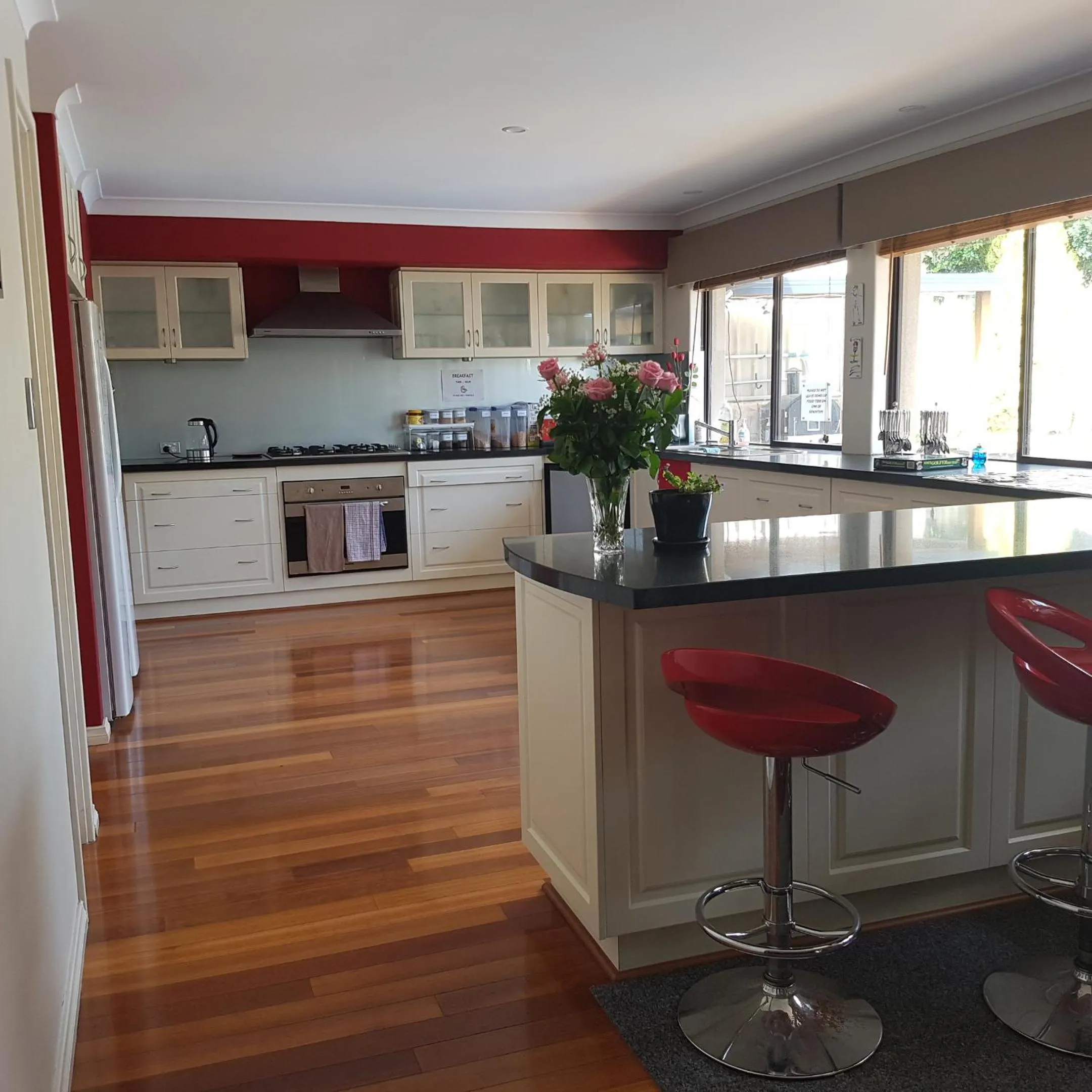 Communal kitchen in Ocean Reef Homestay