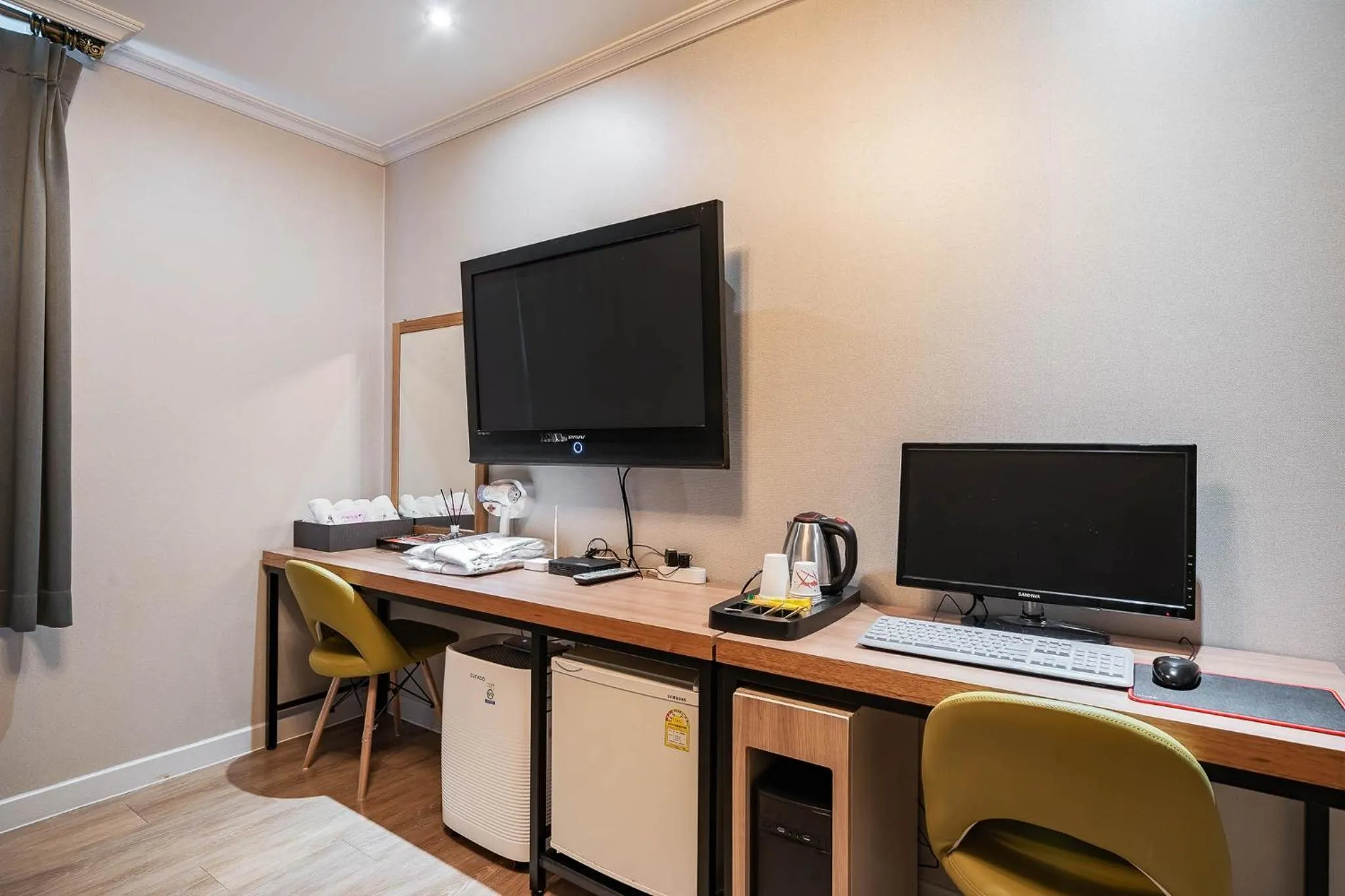 TV/Entertainment Center in Ost Hotel