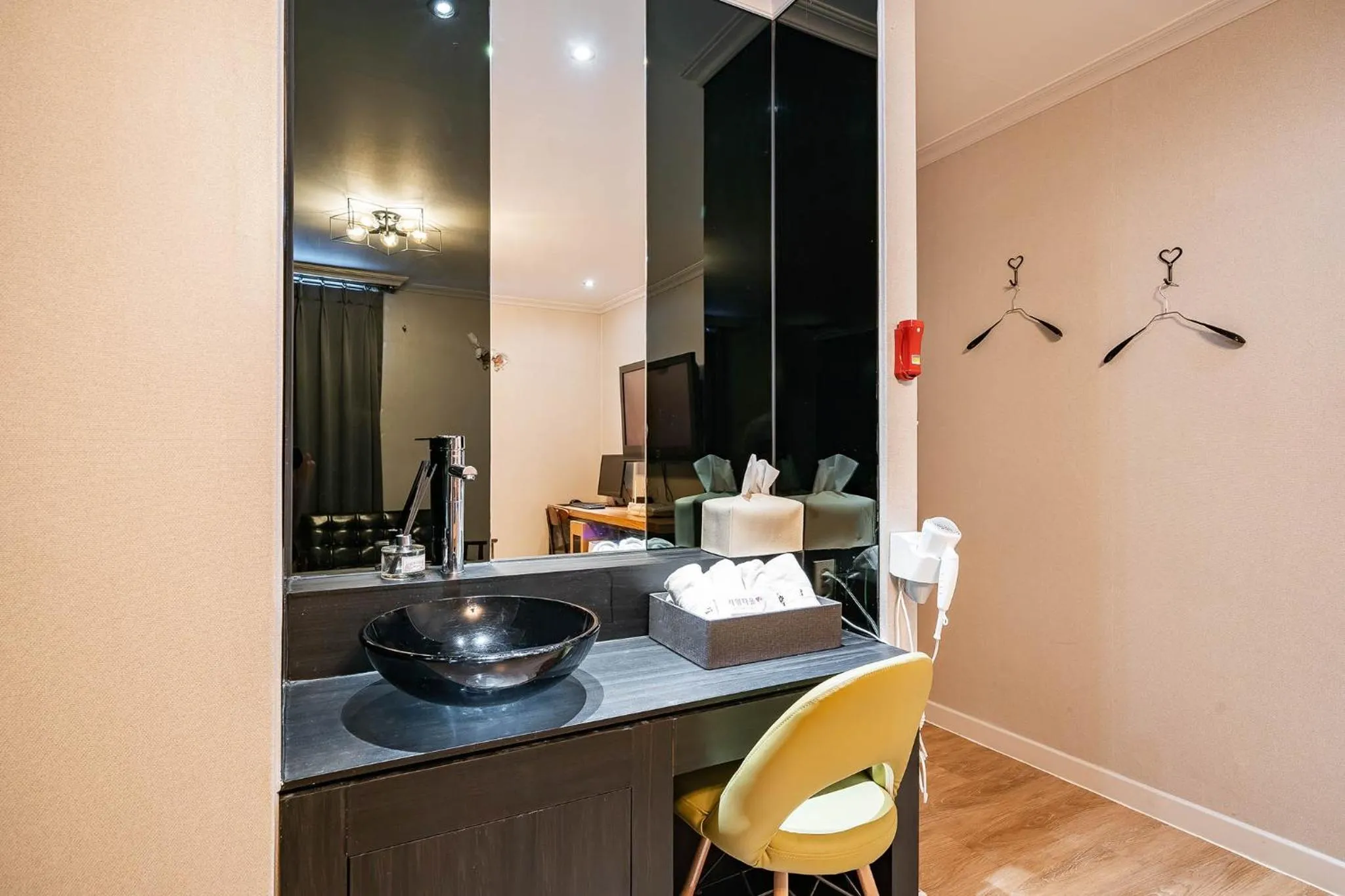 Kitchen/Kitchenette in Ost Hotel