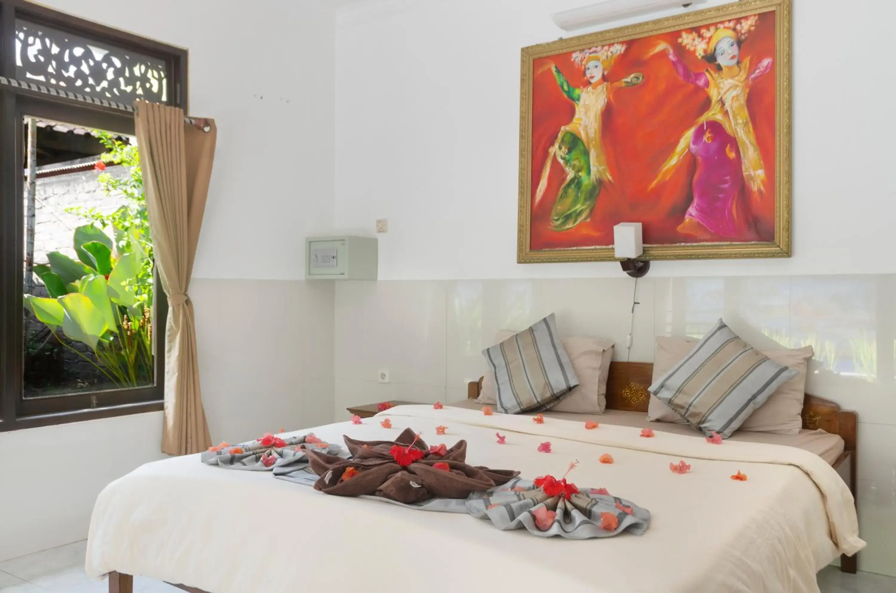 Double Room with Pool View in Warna Beach Hotel Double Room with Pool View in Warna Beach Hotel