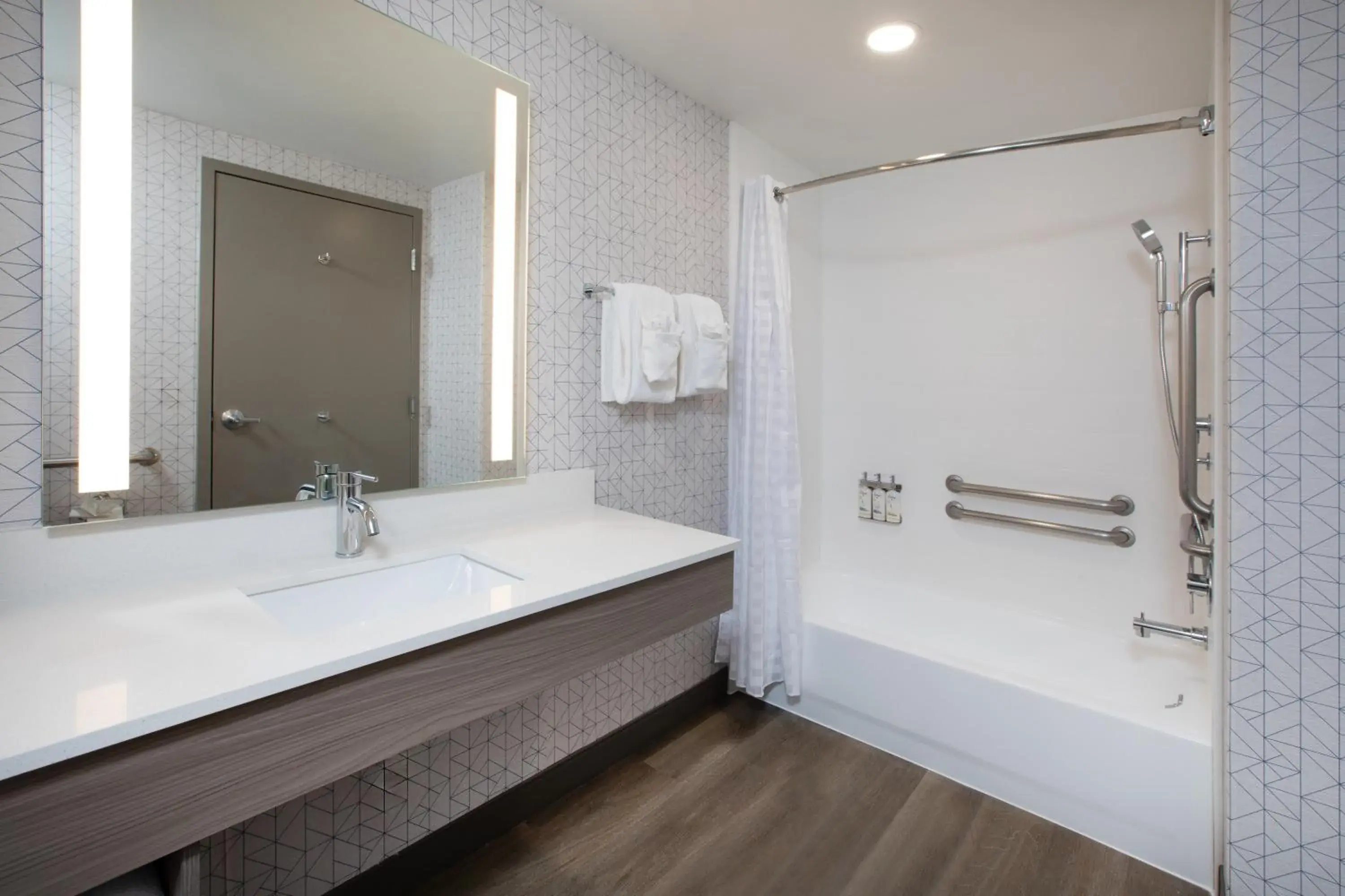 Standard Queen Room with Two Queen Beds and Mobility Accessible Tub in Holiday Inn Express & Suites Lathrop by IHG Standard Queen Room with Two Queen Beds and Mobility Accessible Tub in Holiday Inn Express & Suites Lathrop by IHG