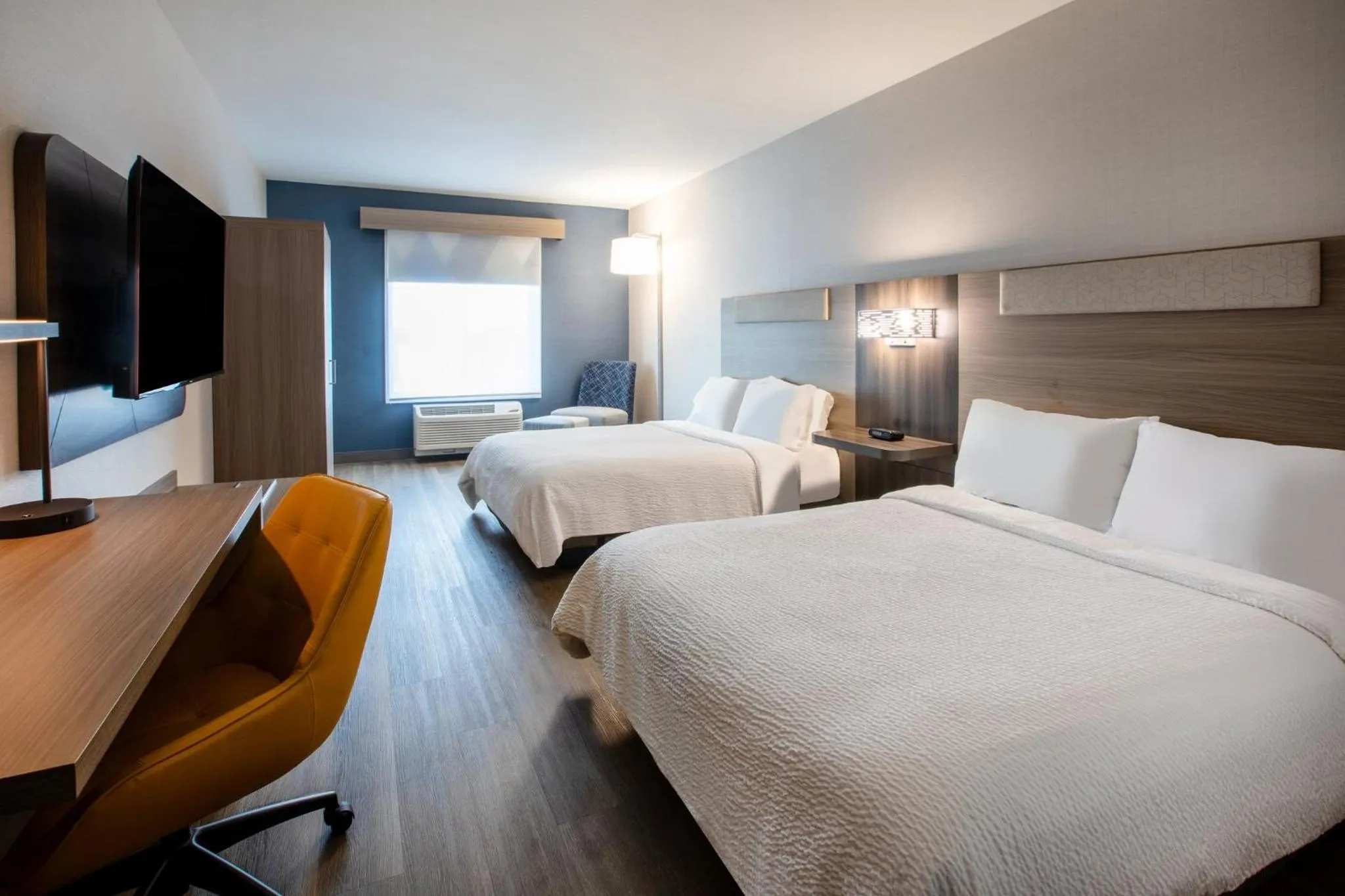 Photo of the whole room, Bed in Holiday Inn Express & Suites Lathrop by IHG