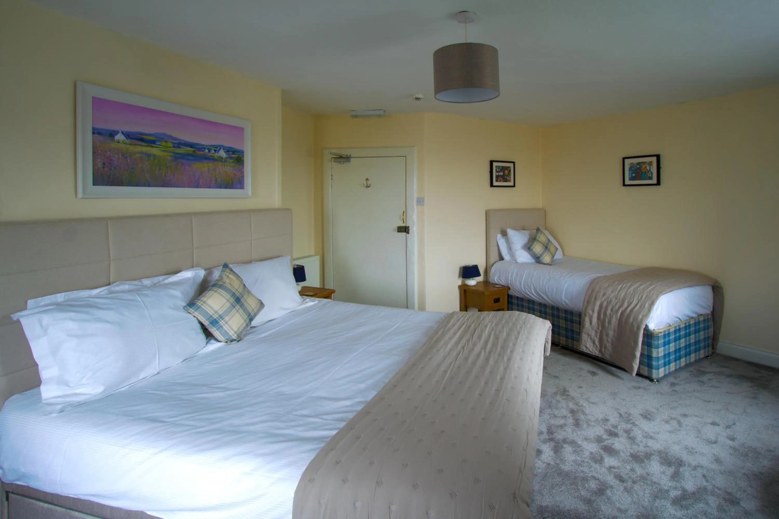 Bed in The Harbour Inn