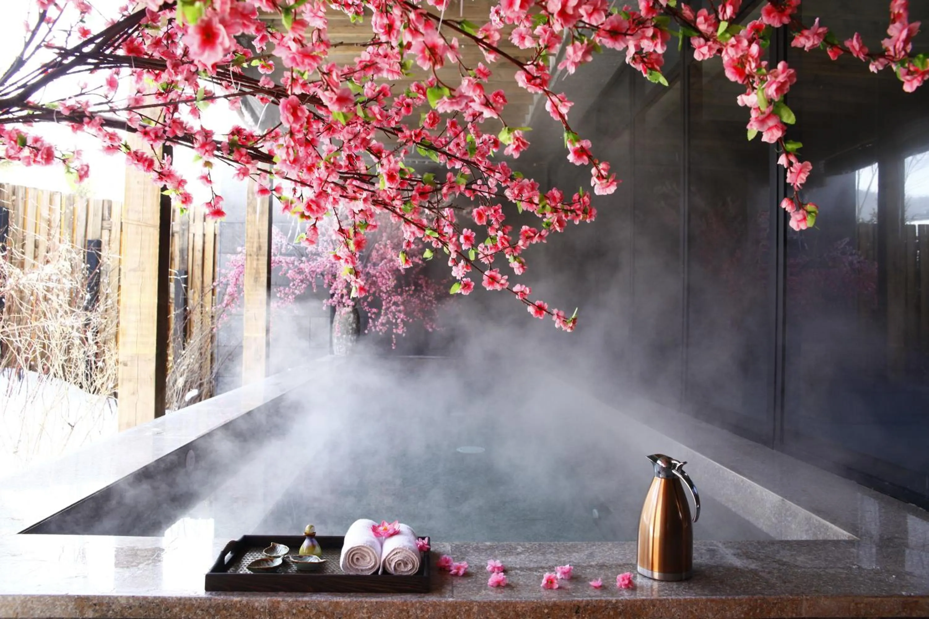 Swimming pool in Songhua Lake Qingshan Snow View Apartment