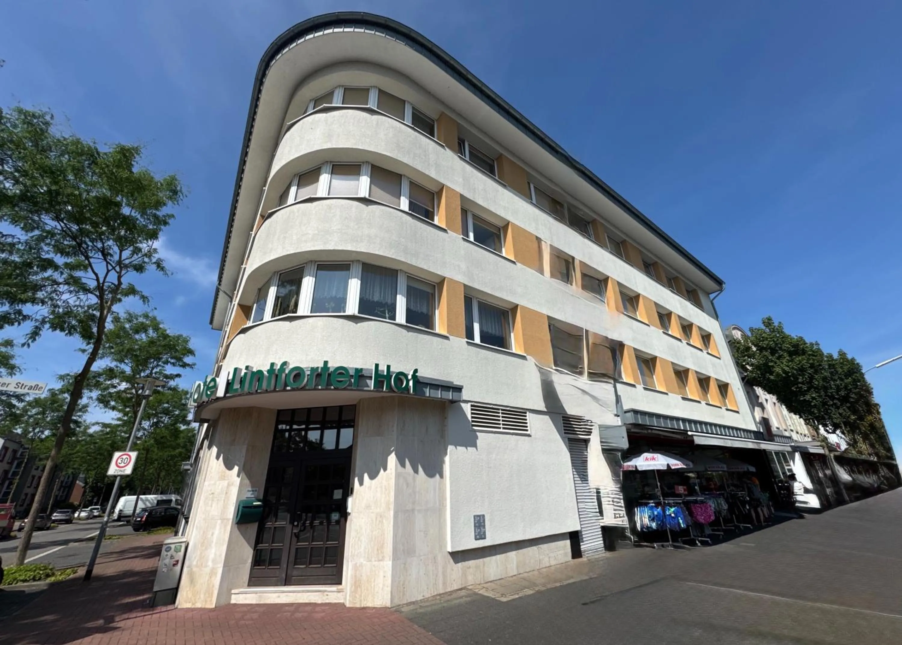 Property building in Hotel Lintforter Hof