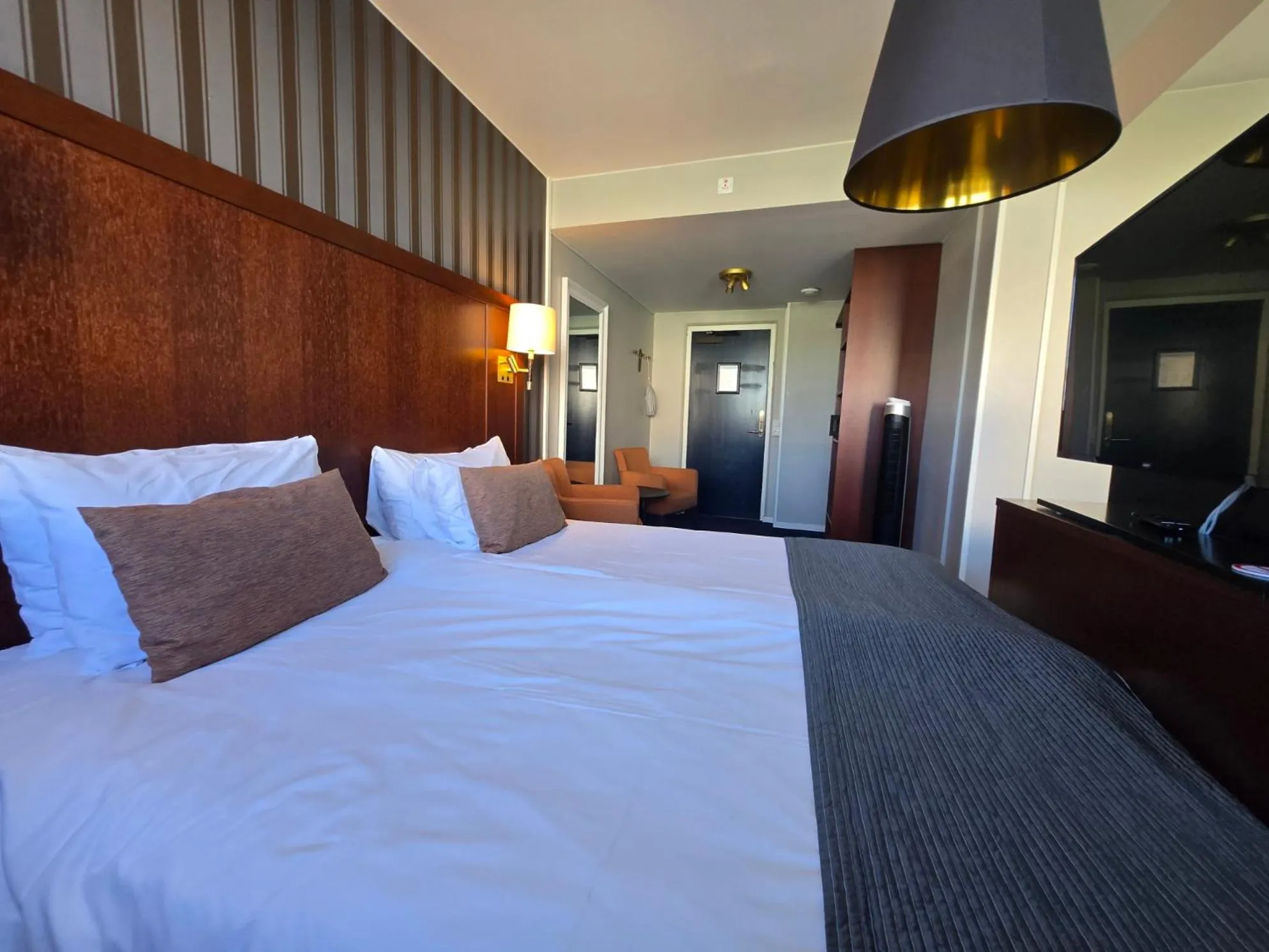 Bed in Vänerport Stadshotell i Mariestad