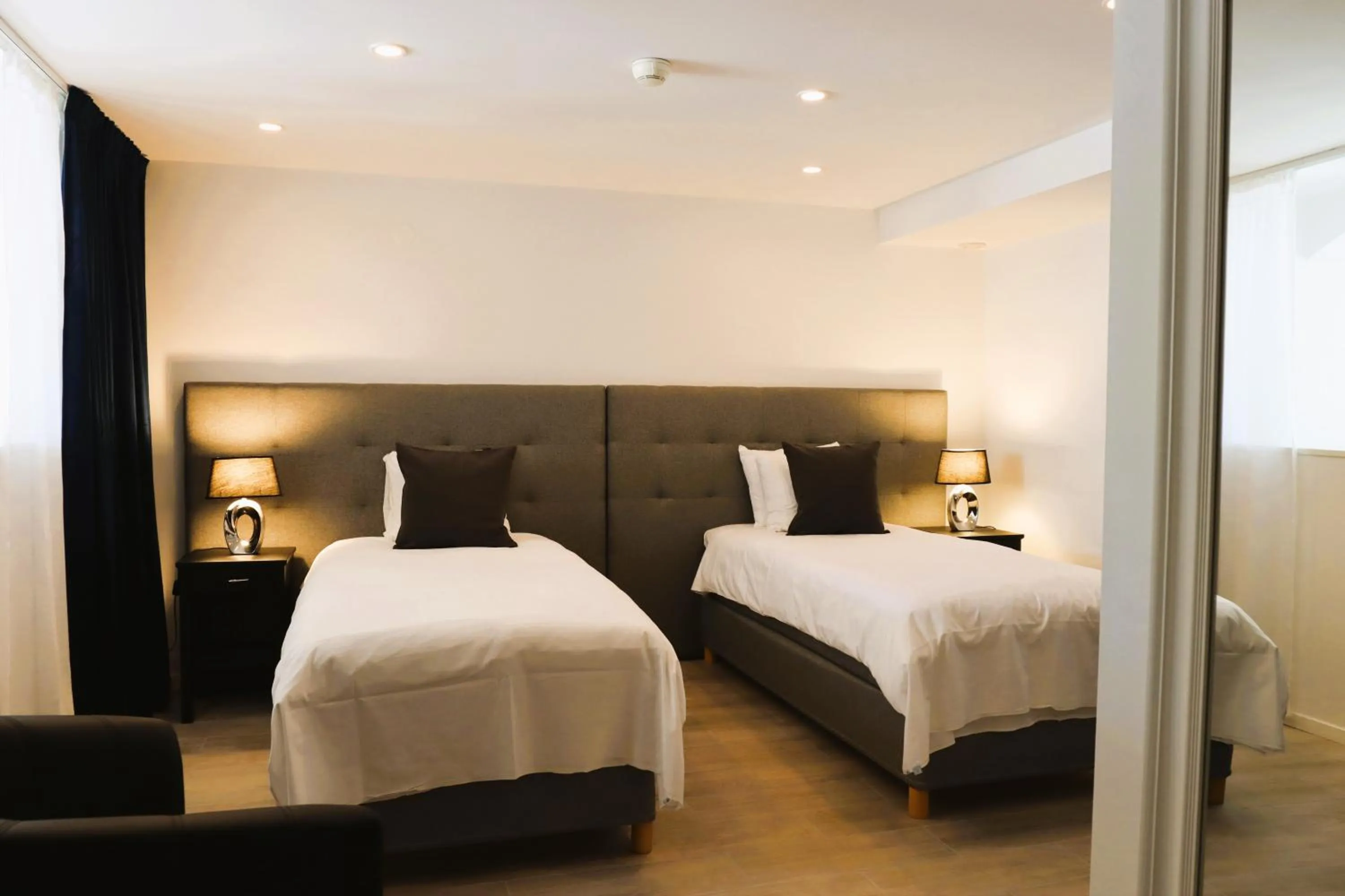 Bed in Vänerport Stadshotell i Mariestad