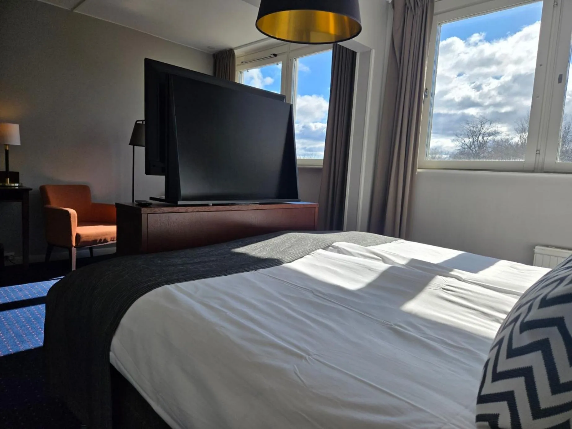 Bed in Vänerport Stadshotell i Mariestad