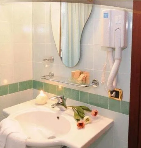 Bathroom in Hotel La Spia D'Italia