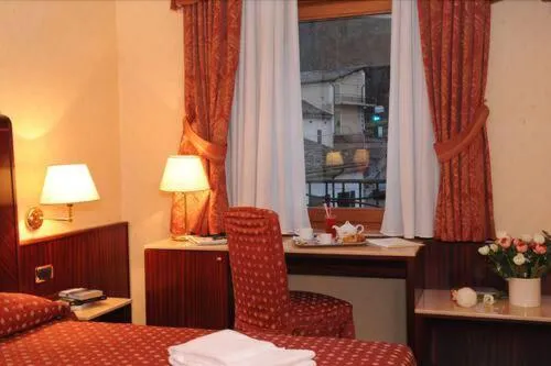 Bedroom in Hotel La Spia D'Italia