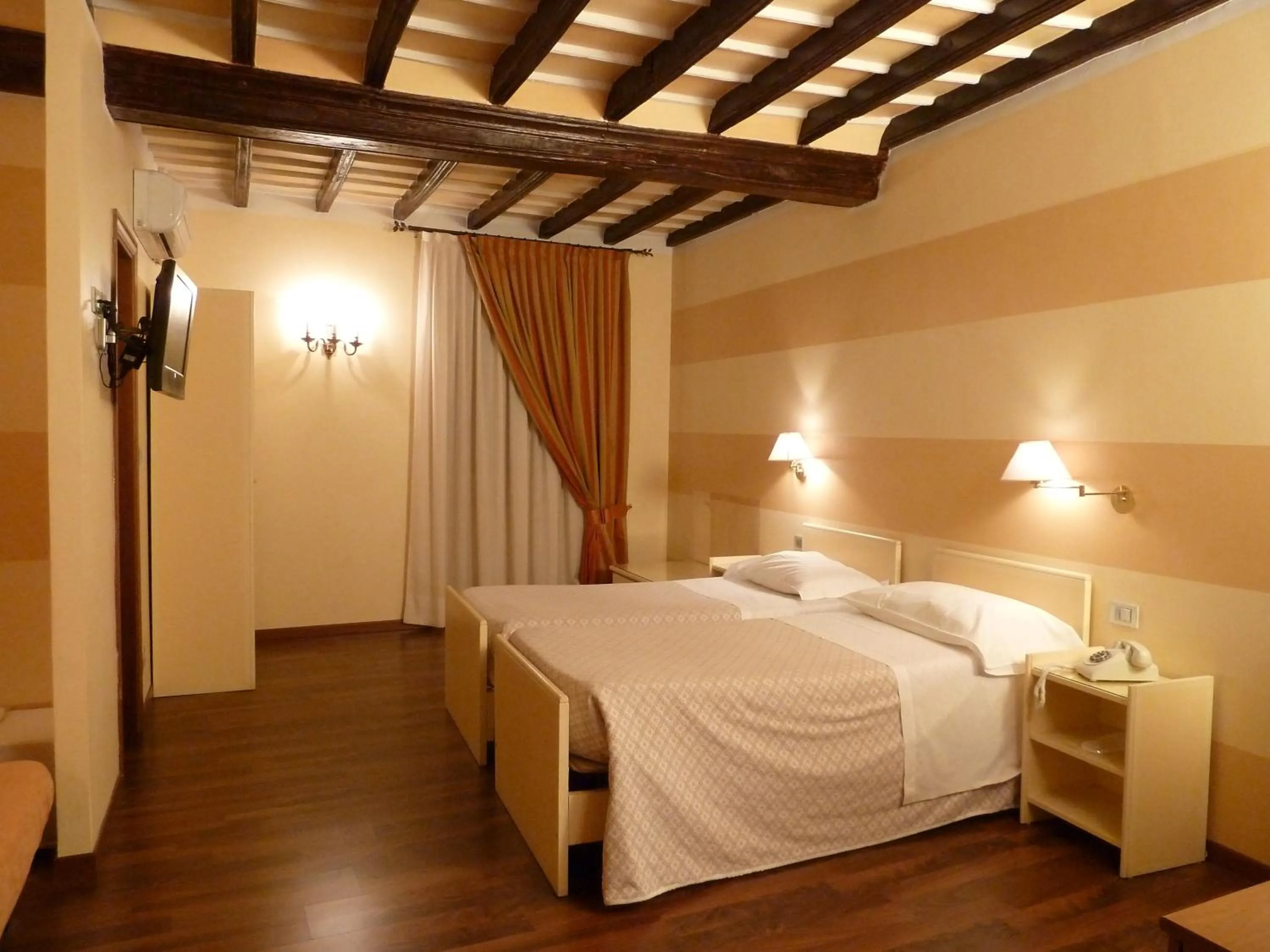 Bedroom, Bed in Hotel Antica Dogana