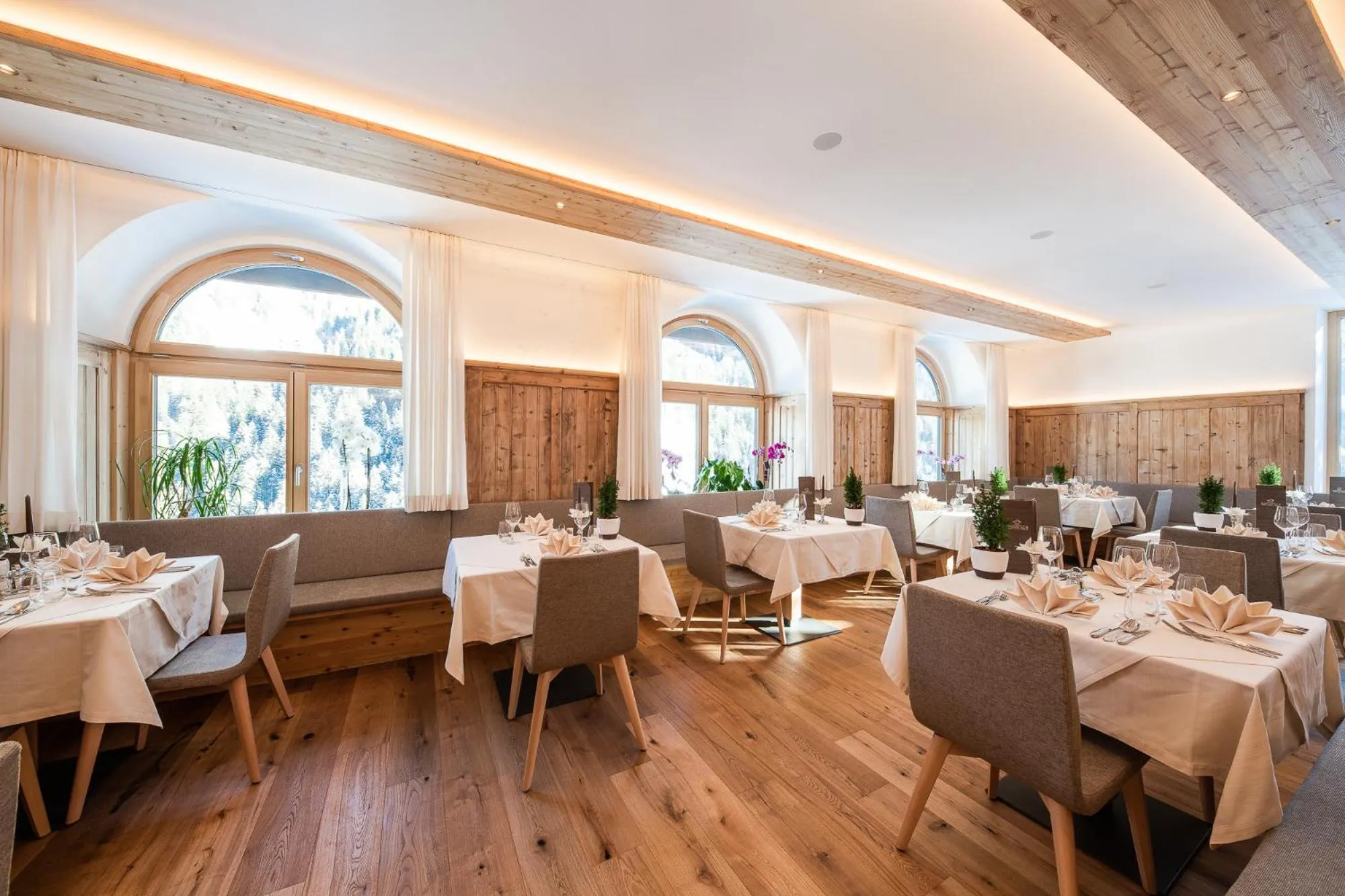 Restaurant/places to eat in Hotel Madatsch