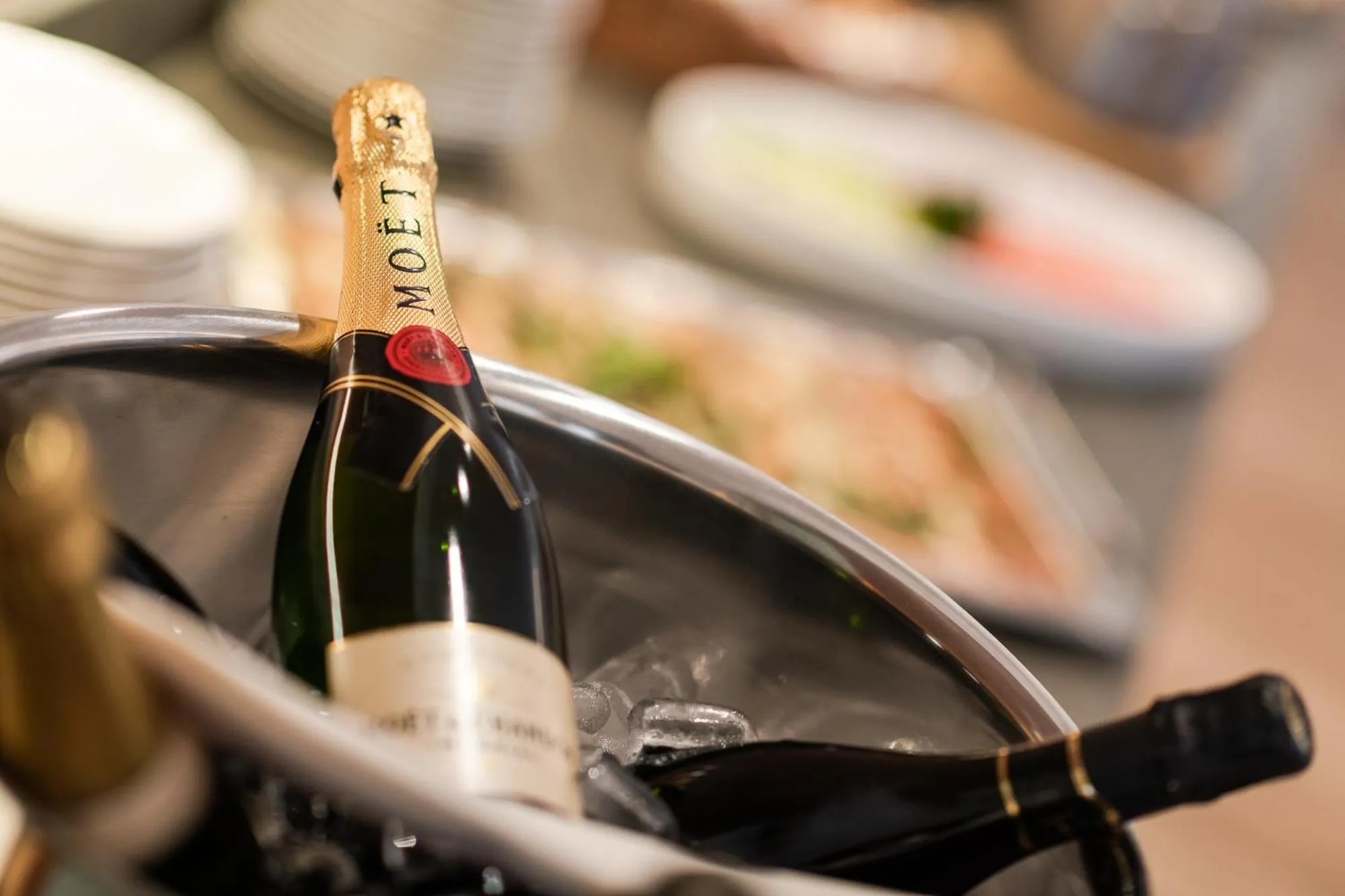 Restaurant/places to eat in Hotel Madatsch