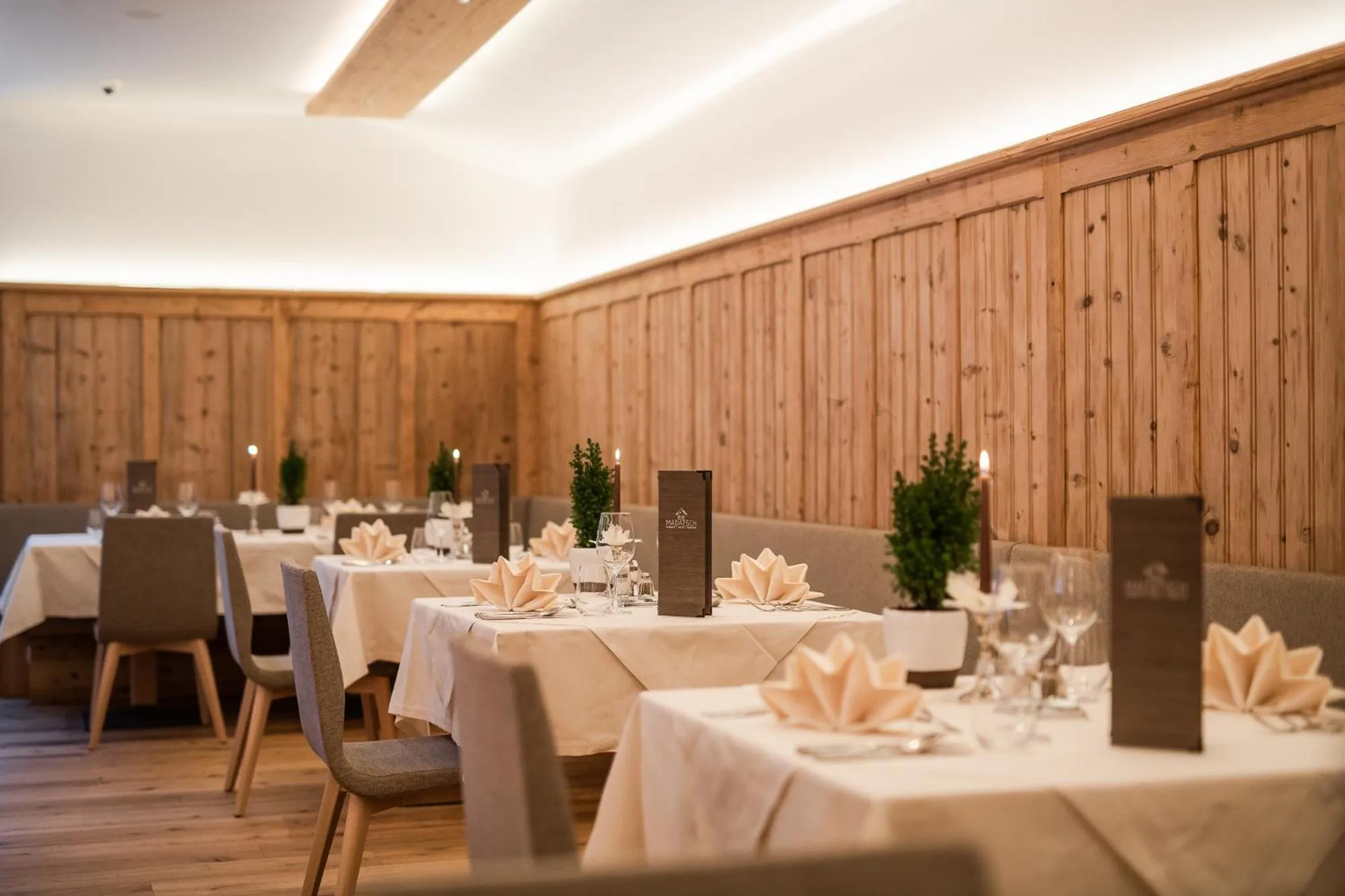 Restaurant/places to eat in Hotel Madatsch