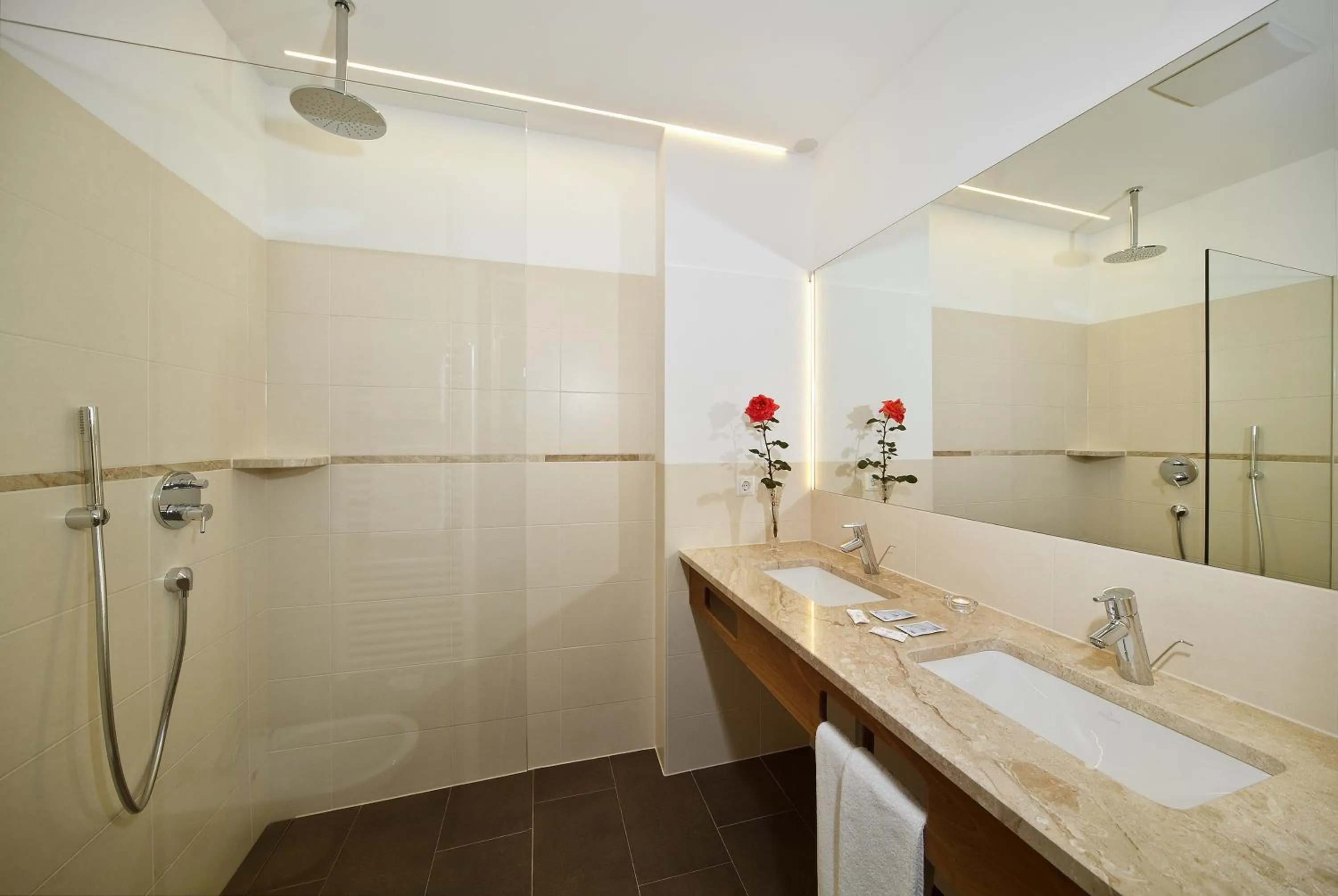 Bathroom in Hotel Madatsch