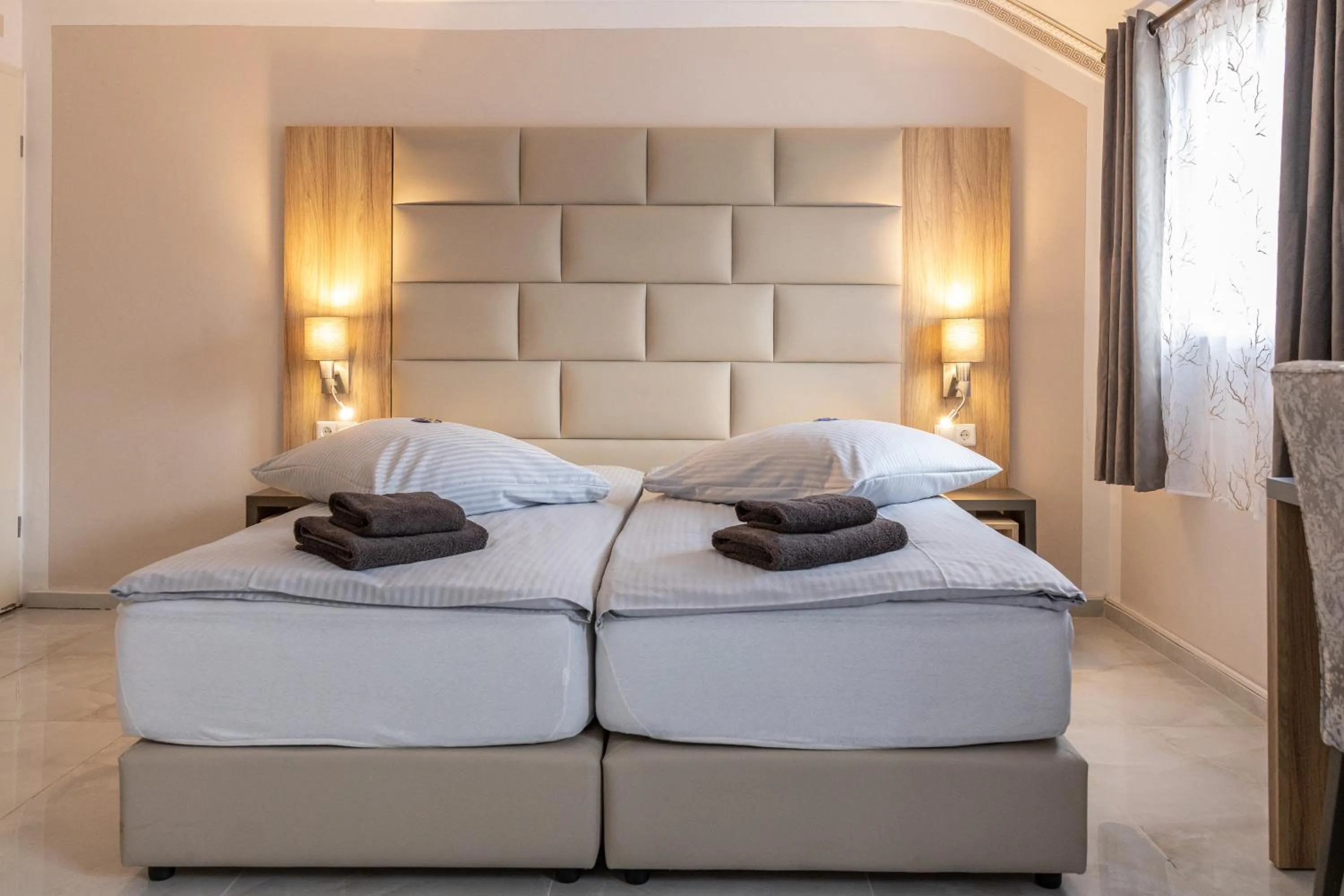 Photo of the whole room, Bed in Hotel Restaurant Meteora