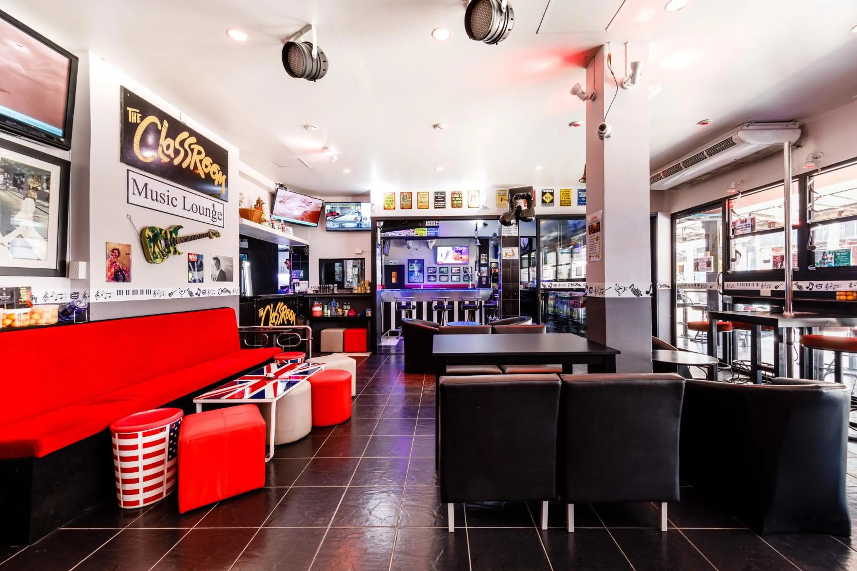 Lounge or bar in The Classroom Hotel