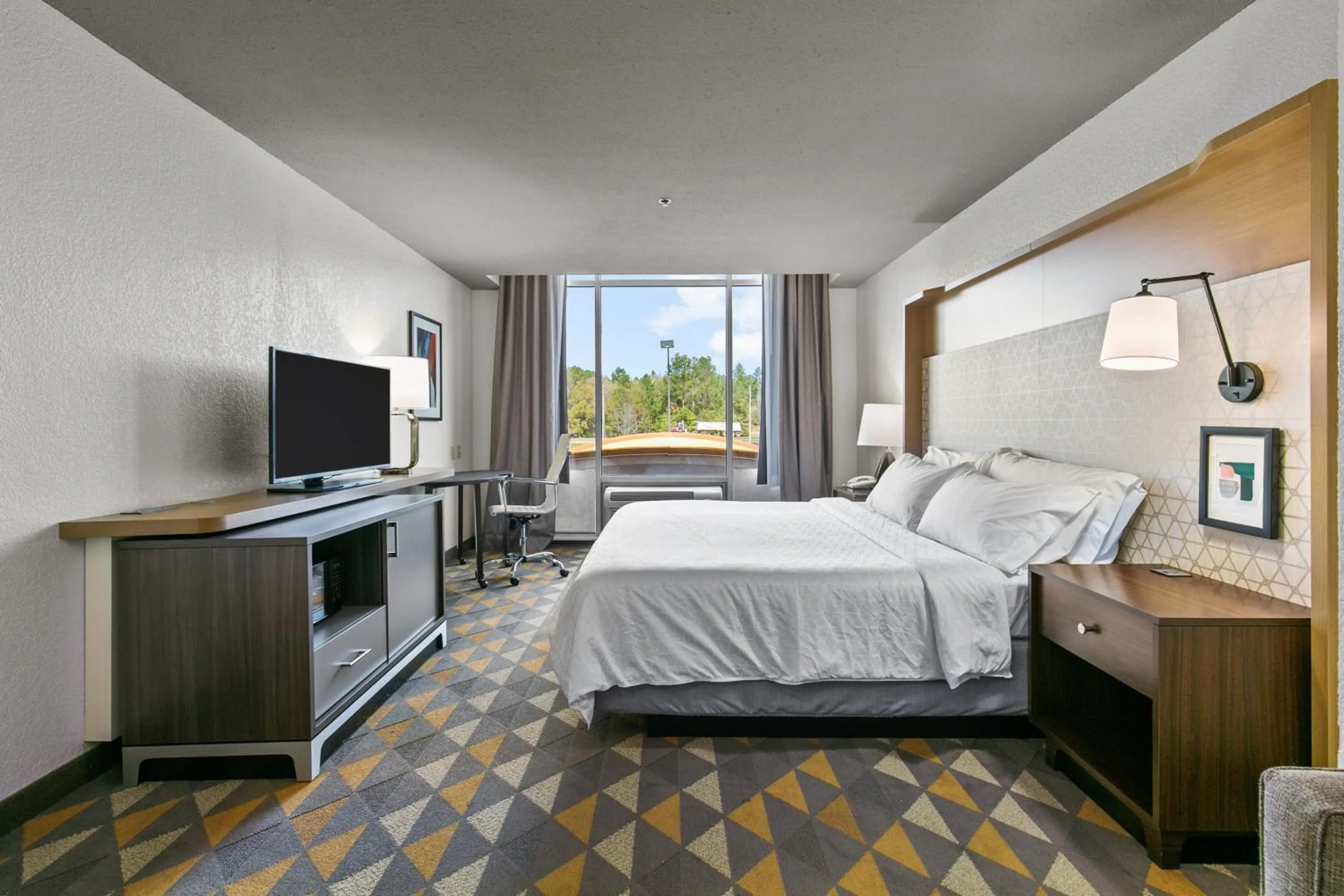 Photo of the whole room, Bed in Holiday Inn Express Hotel & Suites Lucedale by IHG