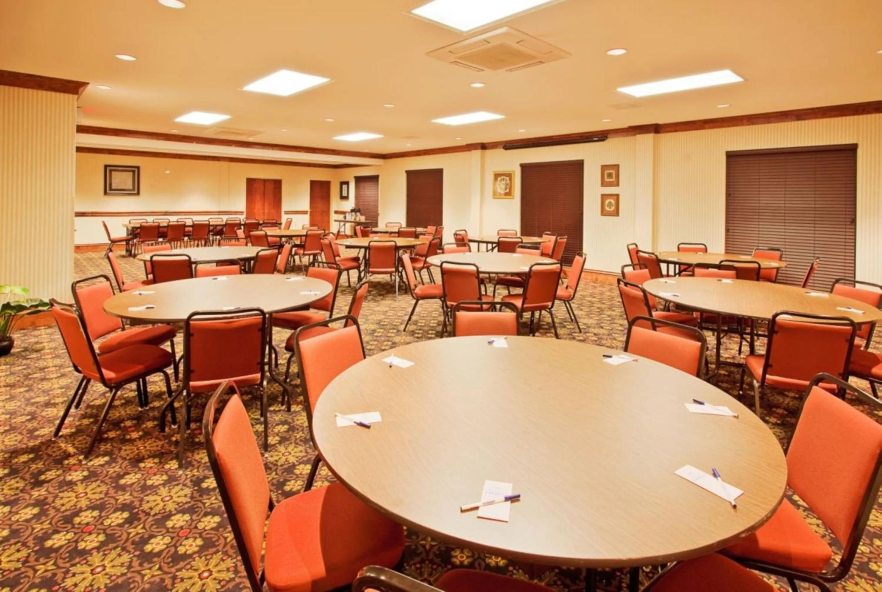 Meeting/conference room in Holiday Inn Express Hotel & Suites Lucedale by IHG