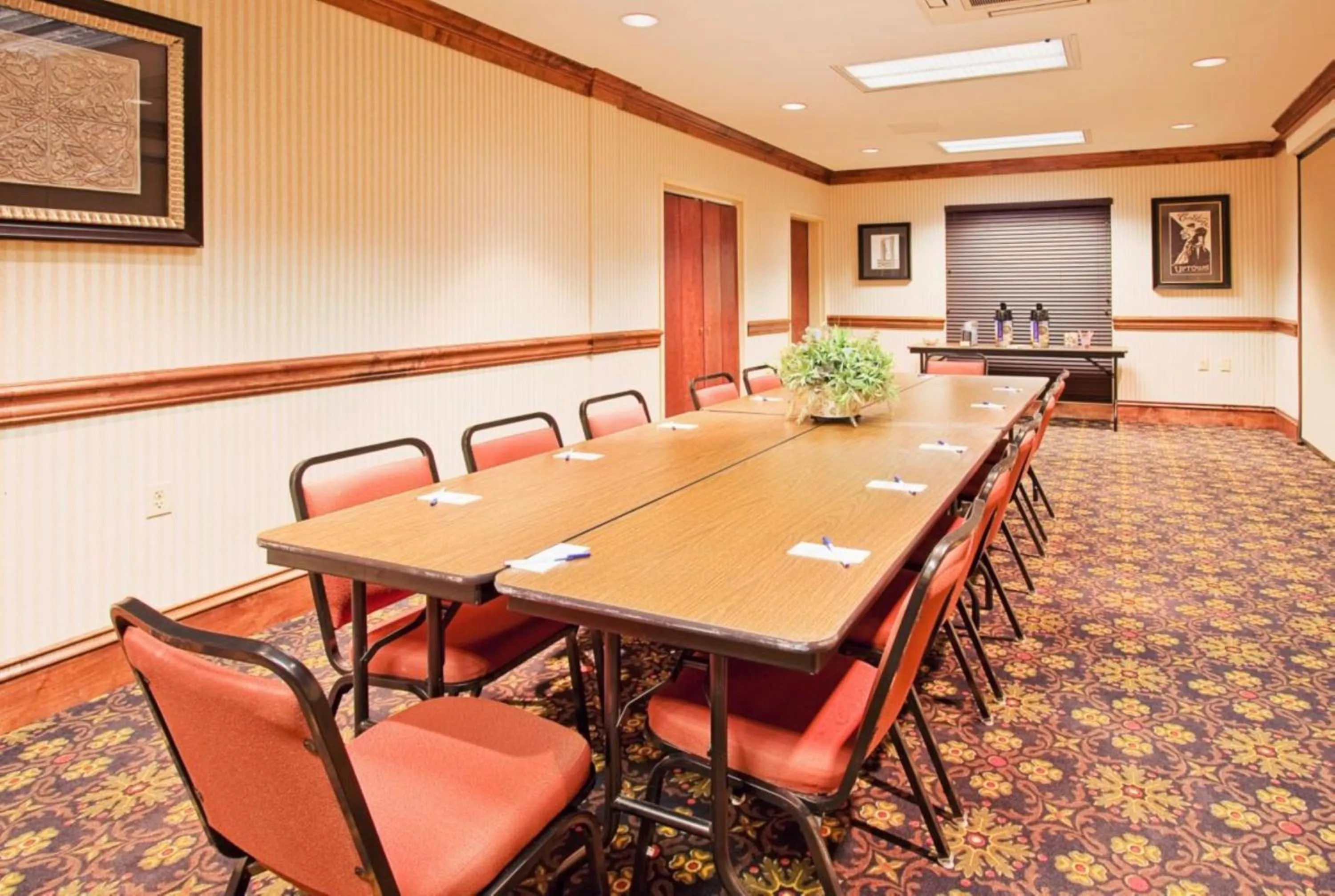Meeting/conference room in Holiday Inn Express Hotel & Suites Lucedale by IHG