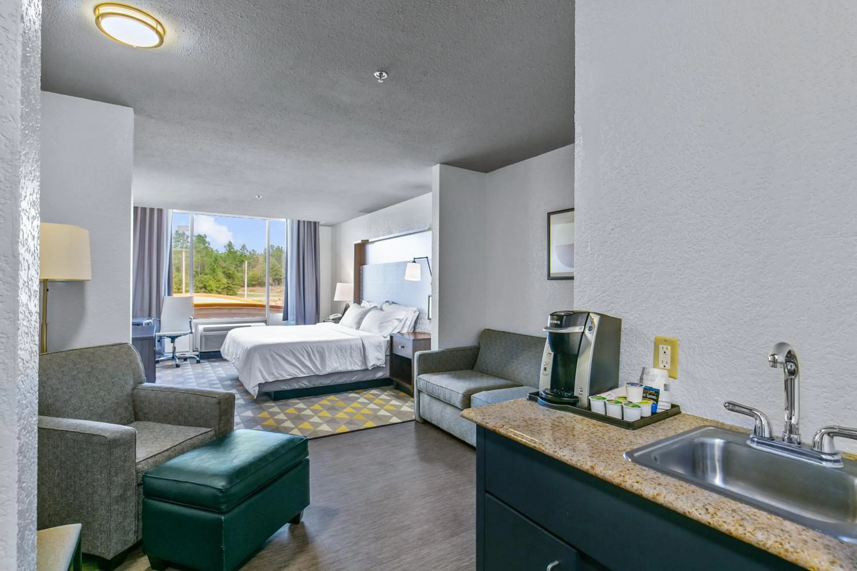 Photo of the whole room, Bed in Holiday Inn Express Hotel & Suites Lucedale by IHG