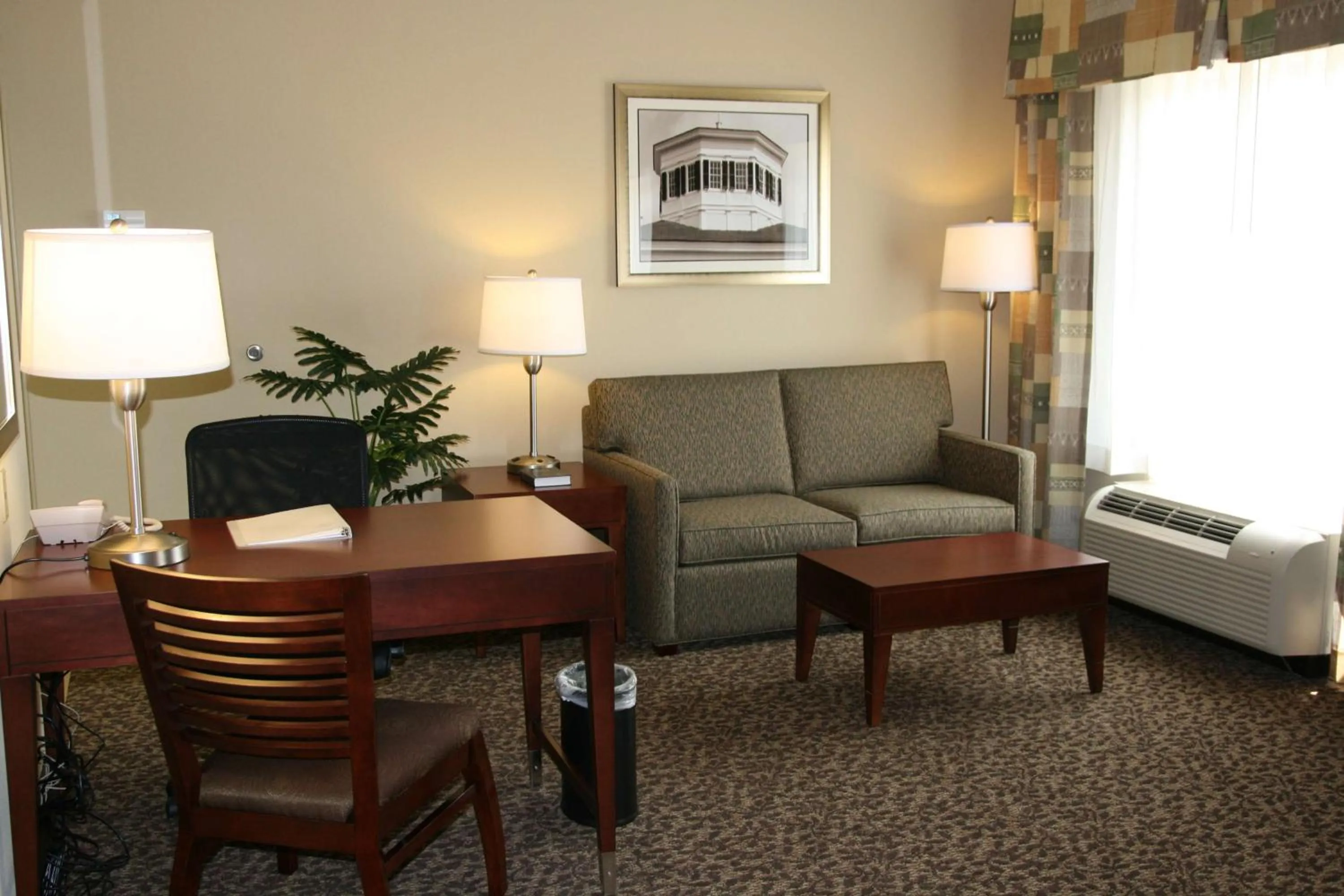 Living room in Hampton Inn & Suites West Point