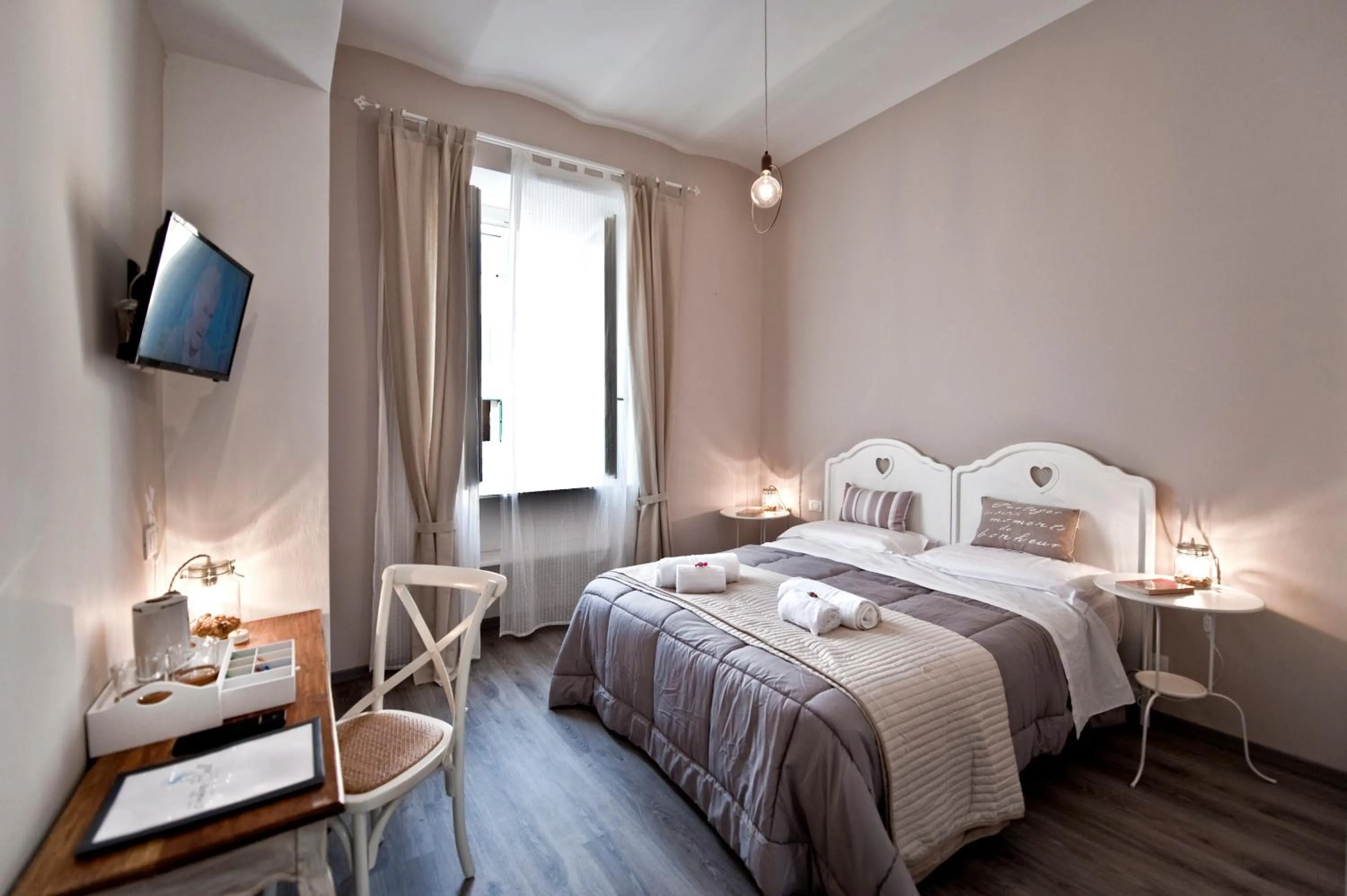 Photo of the whole room, Bed in TinkerBell GuestHouse