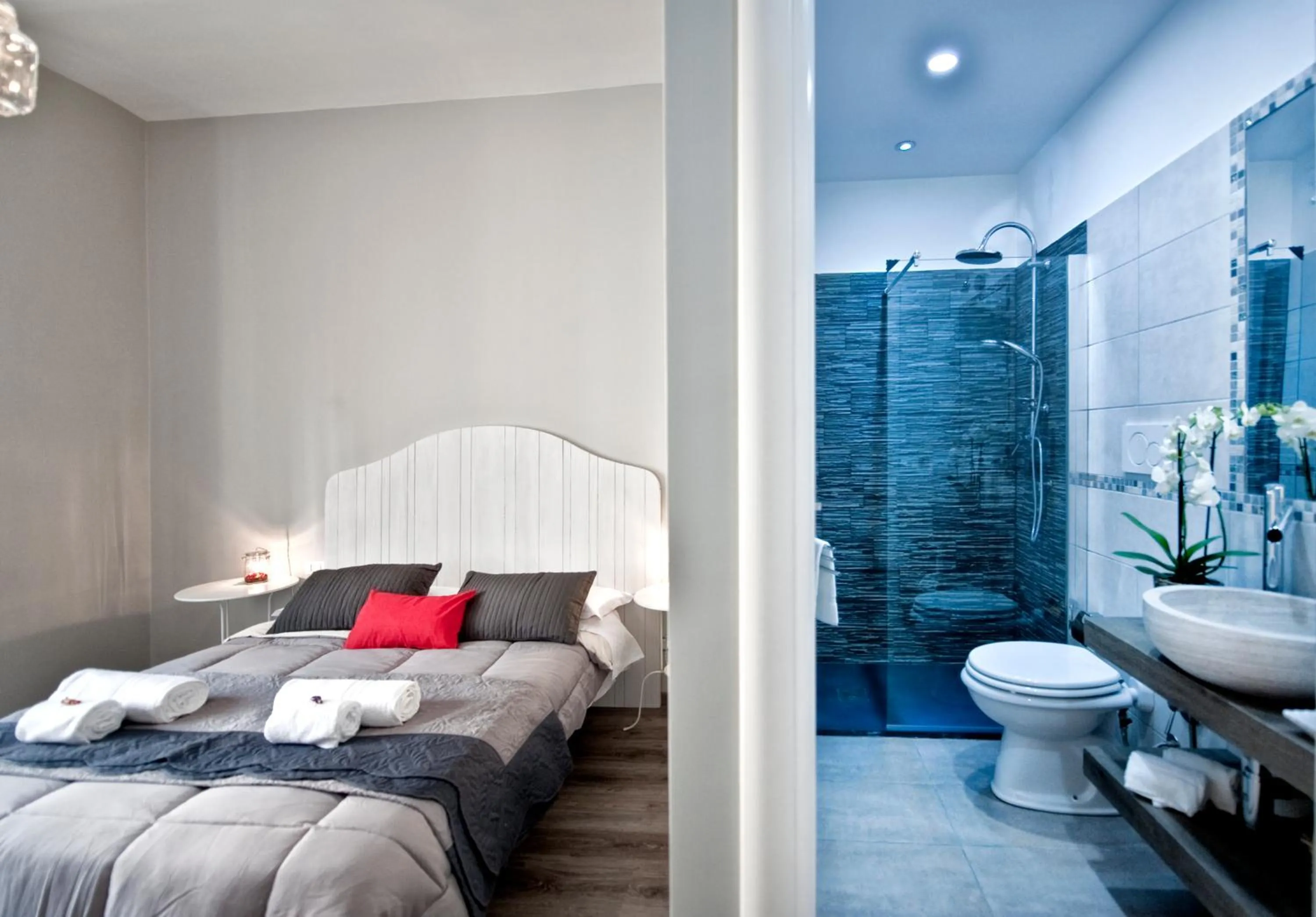 Bathroom, Bed in TinkerBell GuestHouse