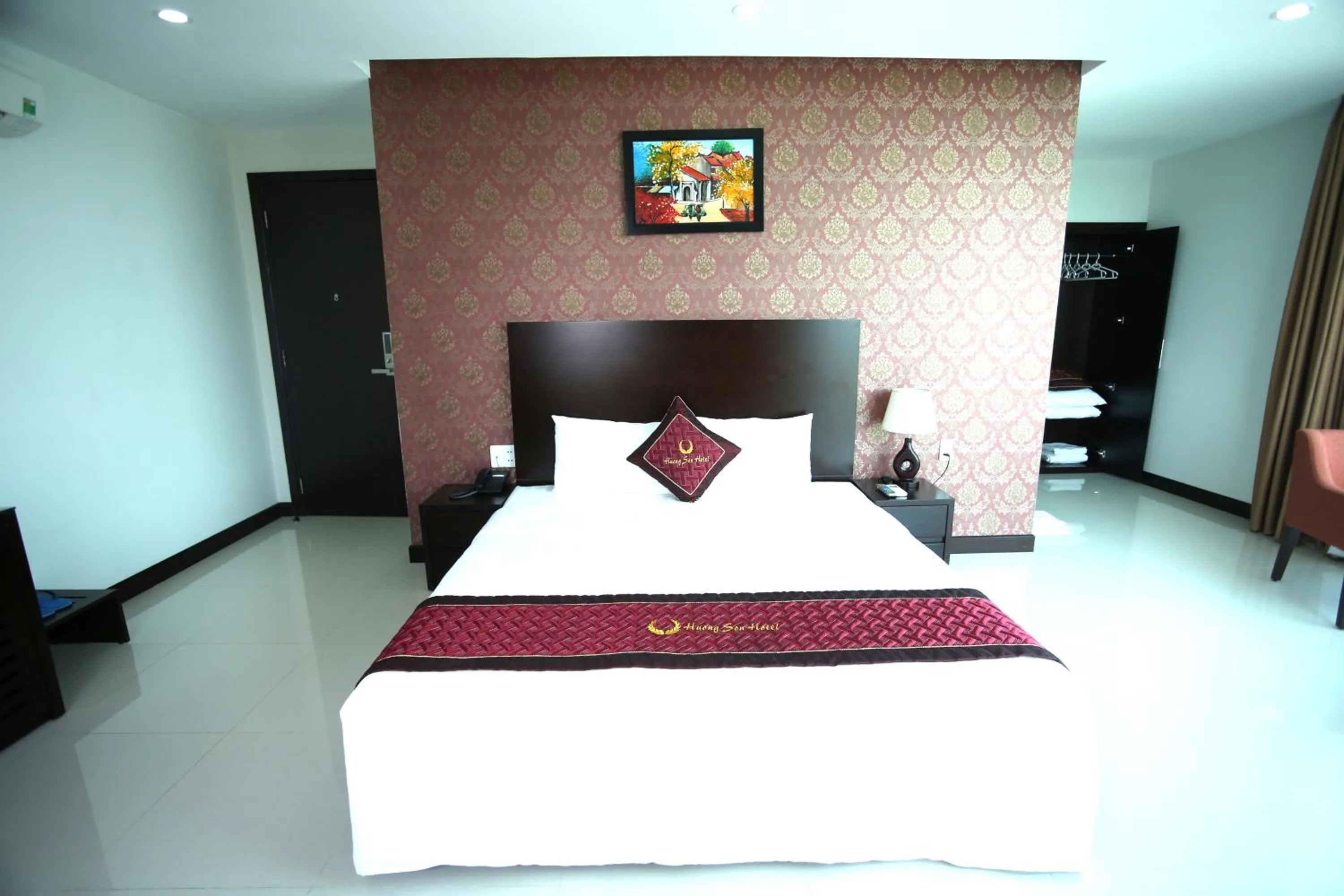 Photo of the whole room in Huong Son Hotel Da Nang