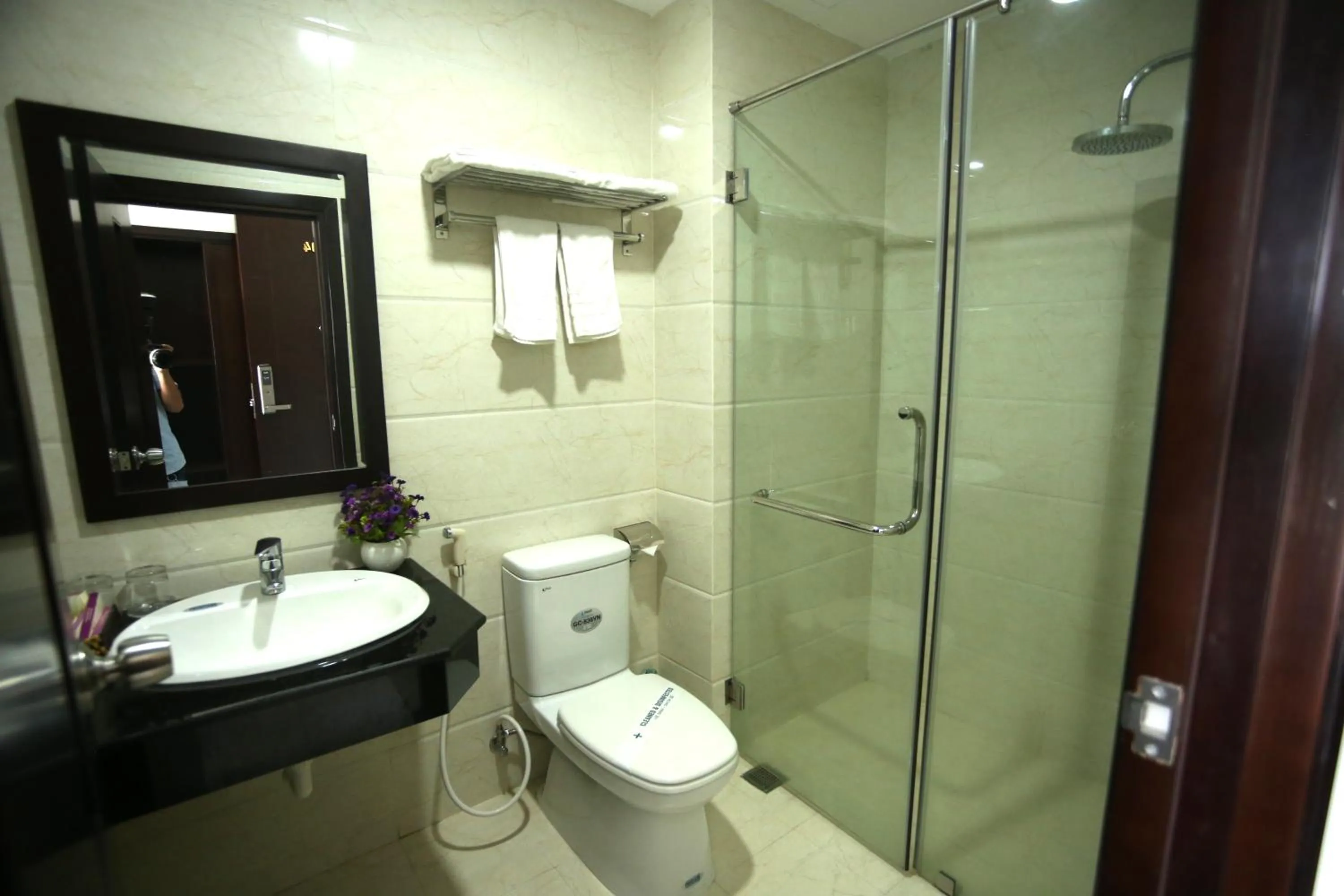 Bathroom in Huong Son Hotel Da Nang